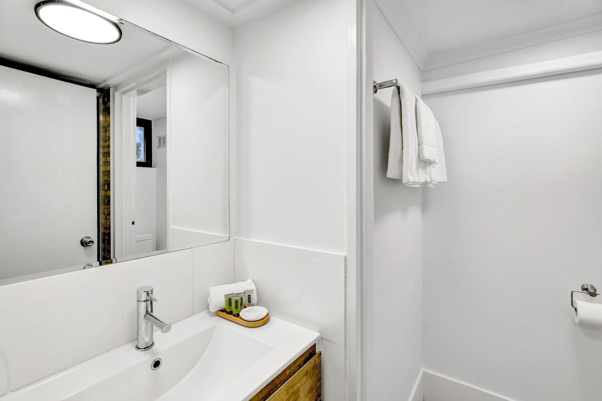 Double Room,1546146265:JPEG