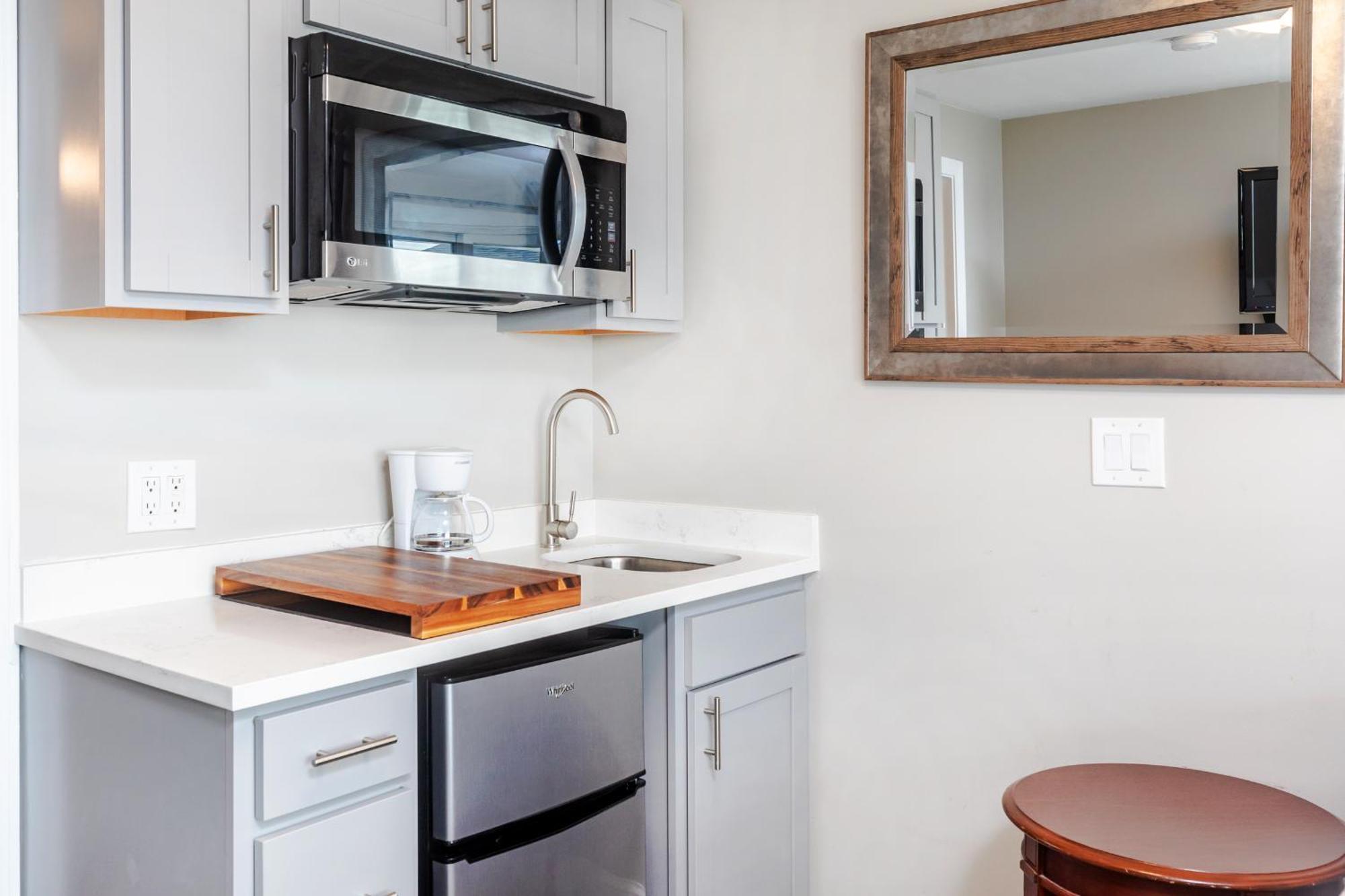 Queen Room with Kitchenette,1546823290:JPEG