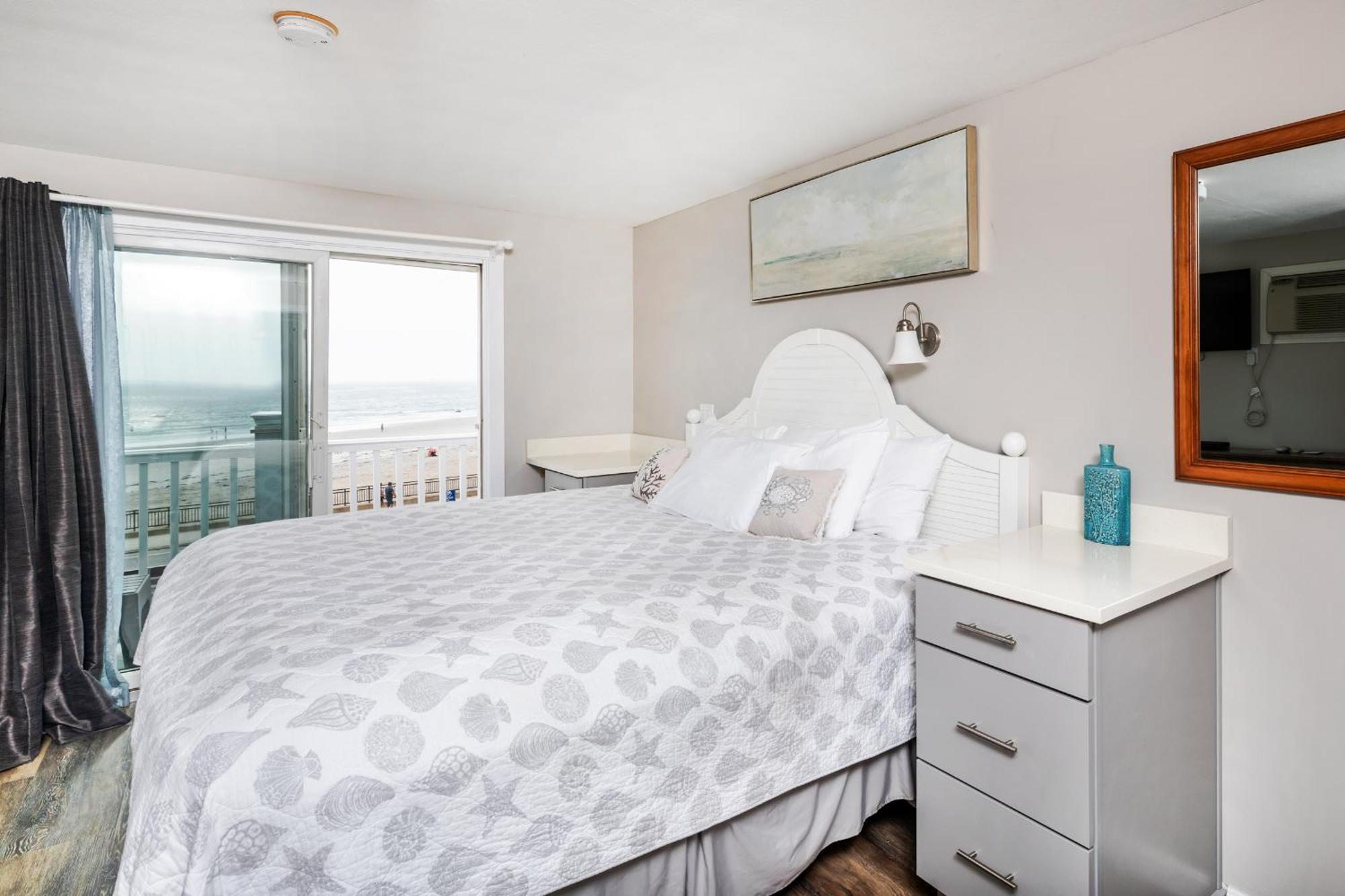 Deluxe King Room Ocean View Kitchenette,1546823632:JPEG