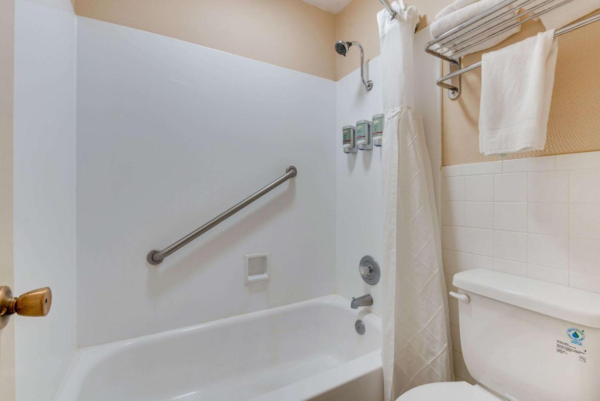 Queen Room - Non-Smoking/Pet Friendly