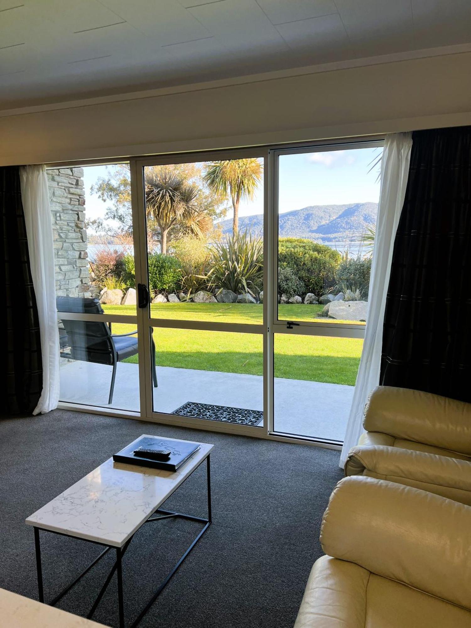 Queen One-Bedroom Apartment Downstairs Lake & Garden View,1551044908:JPEG