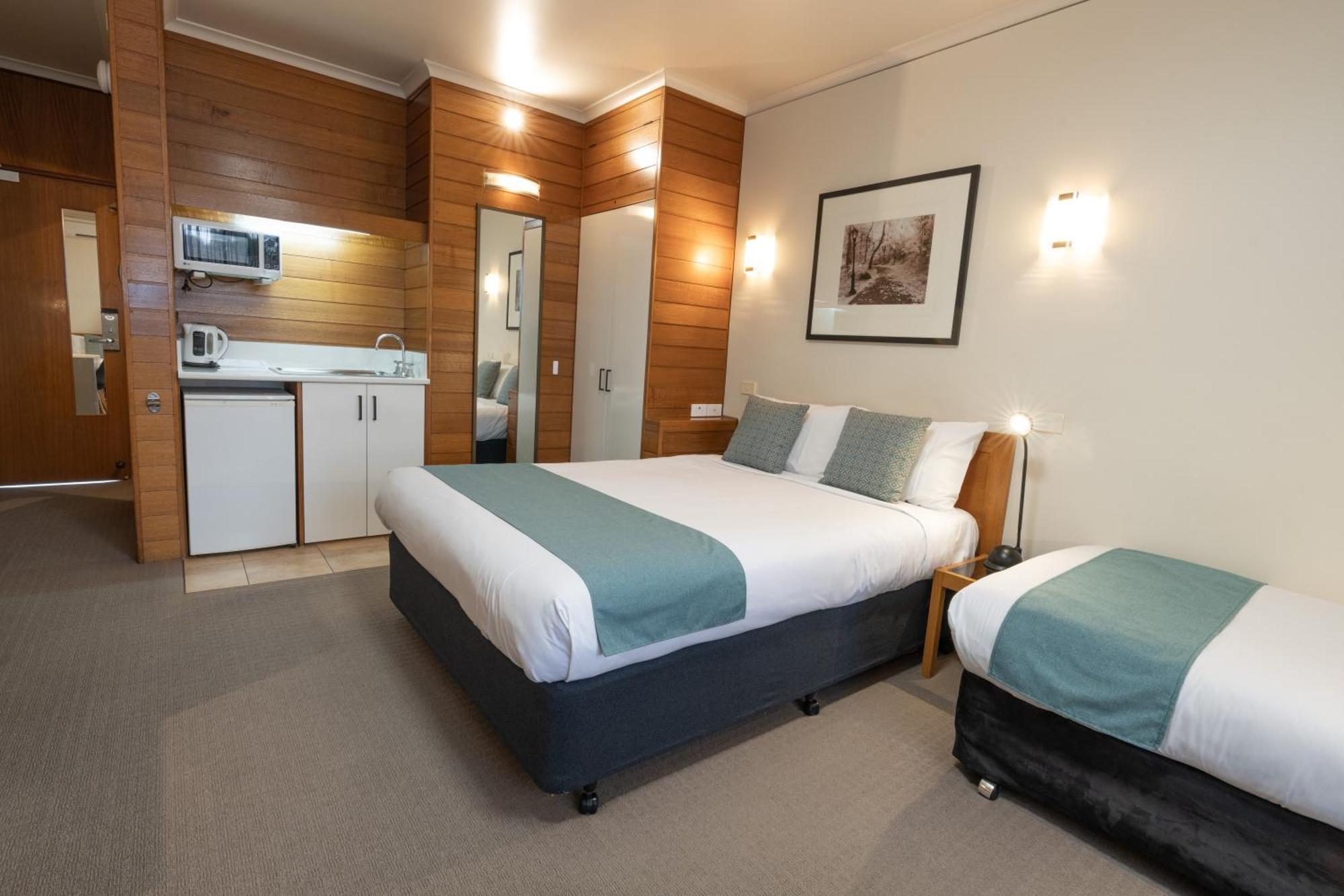 Family Room,1552595575:JPEG