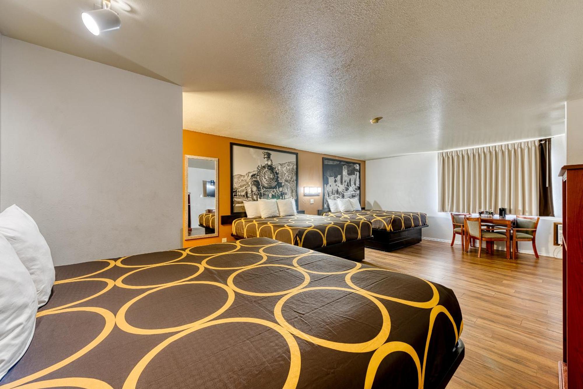 Suite with Three King Beds - Non-Smoking
