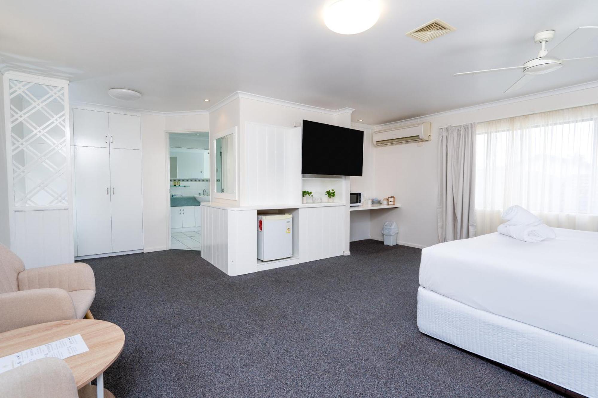 King Room with Spa Bath
