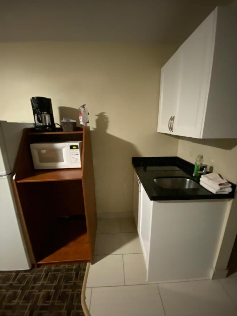 Deluxe Queen Room,1553481886:JPEG