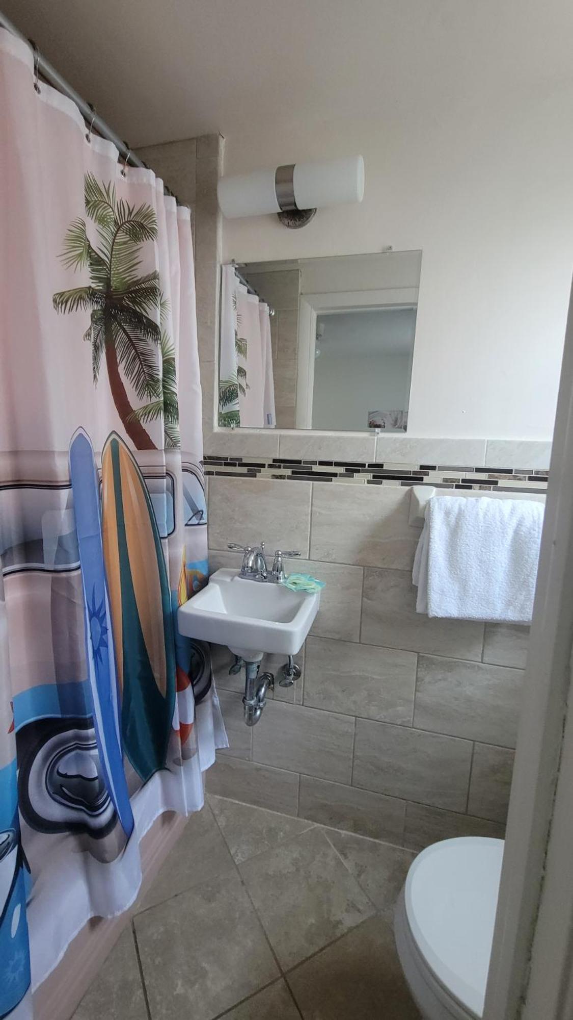 Cozy Two Room Suite- 1st floor only