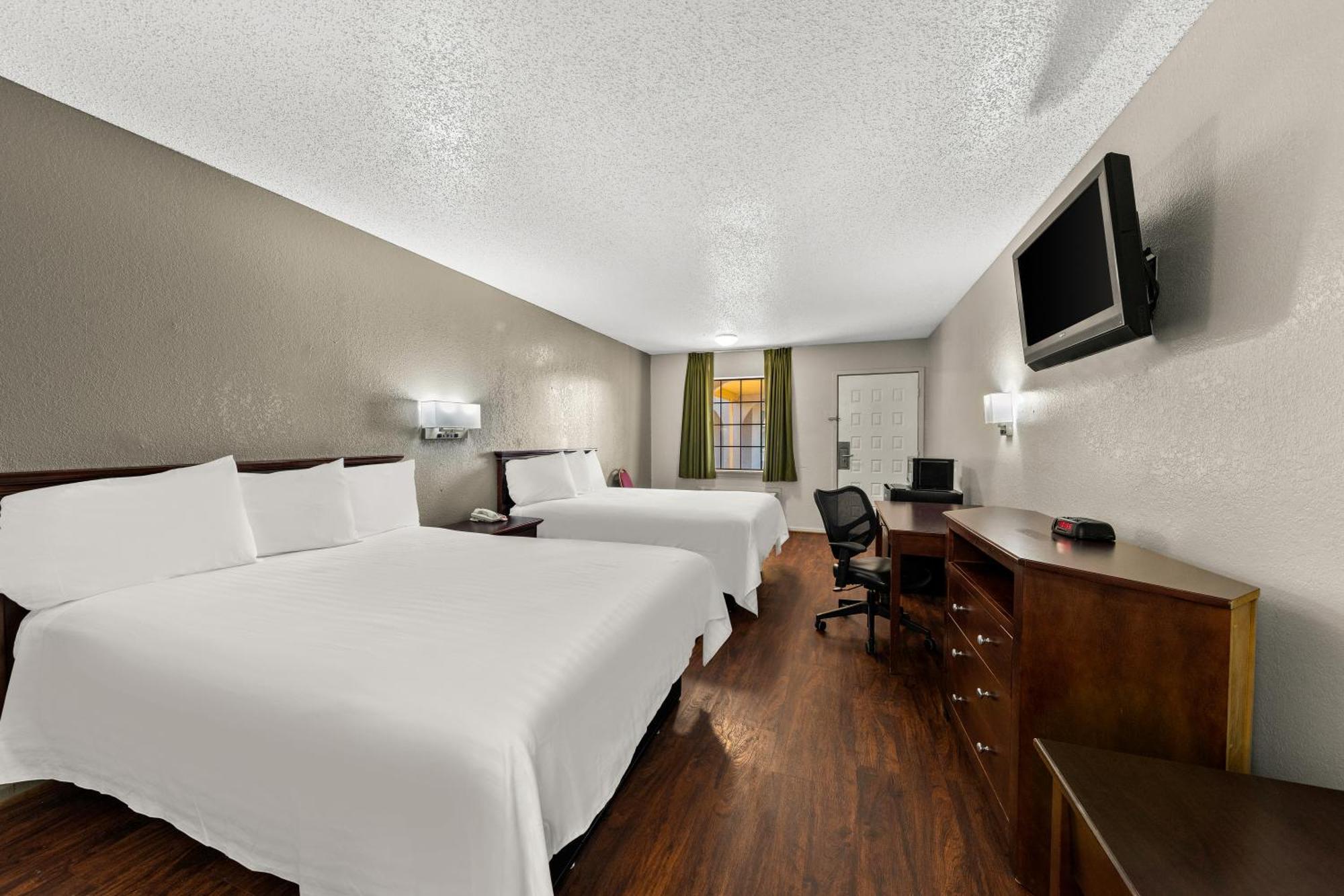 Standard Queen Room