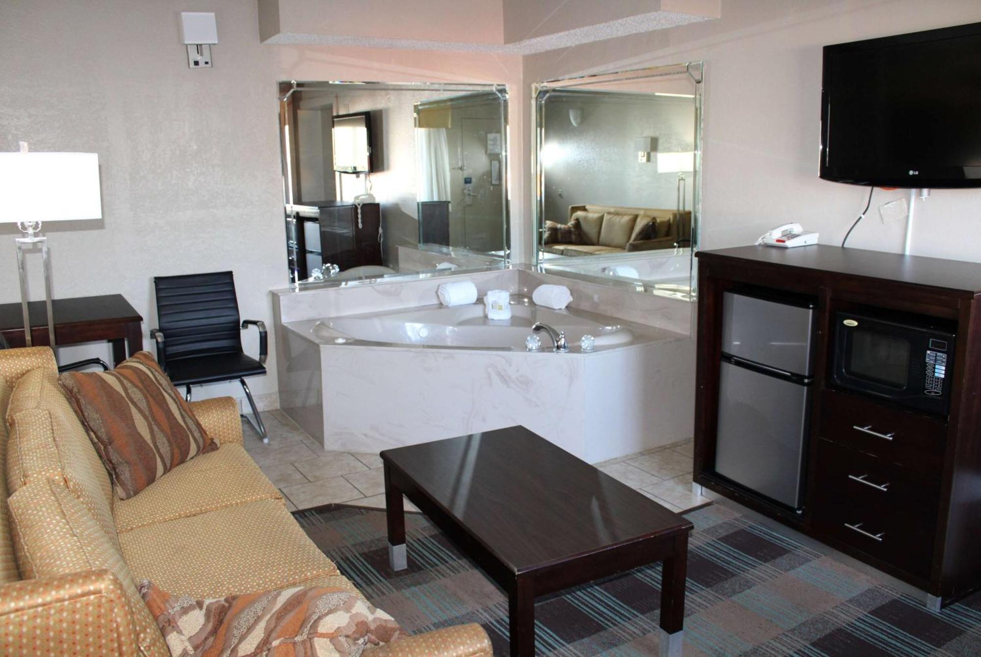 King Suite with Jetted Tub - Non-Smoking