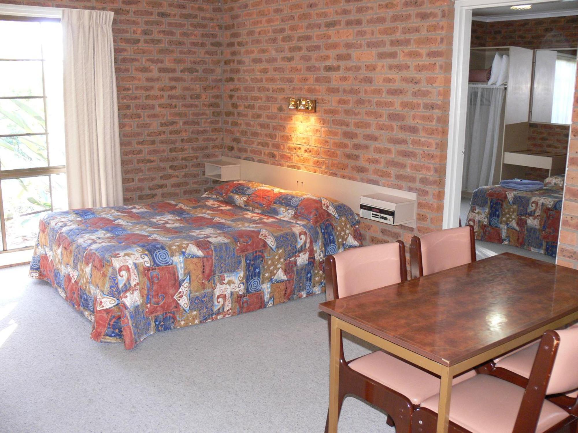 Family Room (6 Adults),1584567340:JPEG