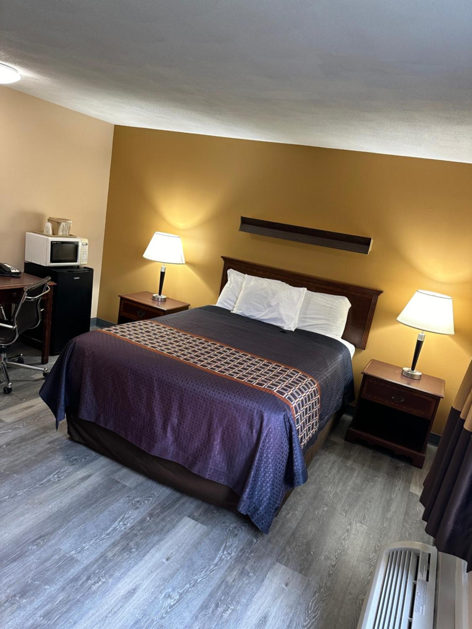 Standard Queen Room