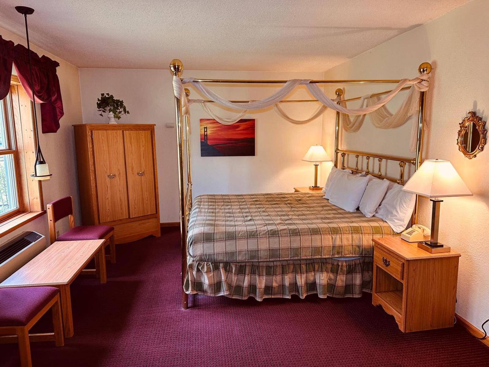Suite with Hot Tub