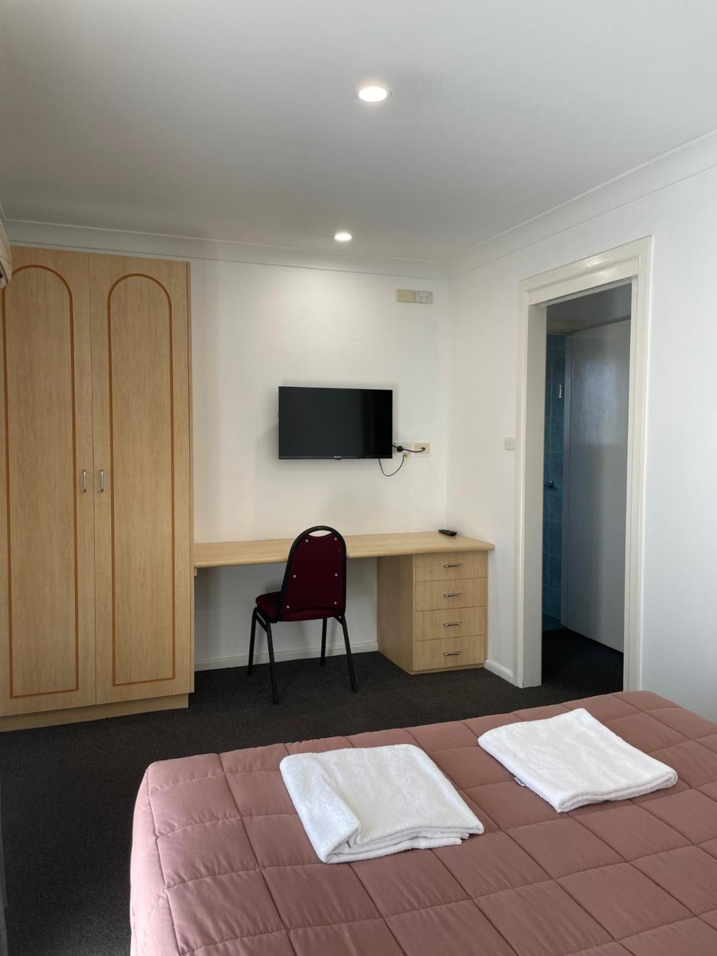 Two-Bedroom Apartment,1587507213:JPEG