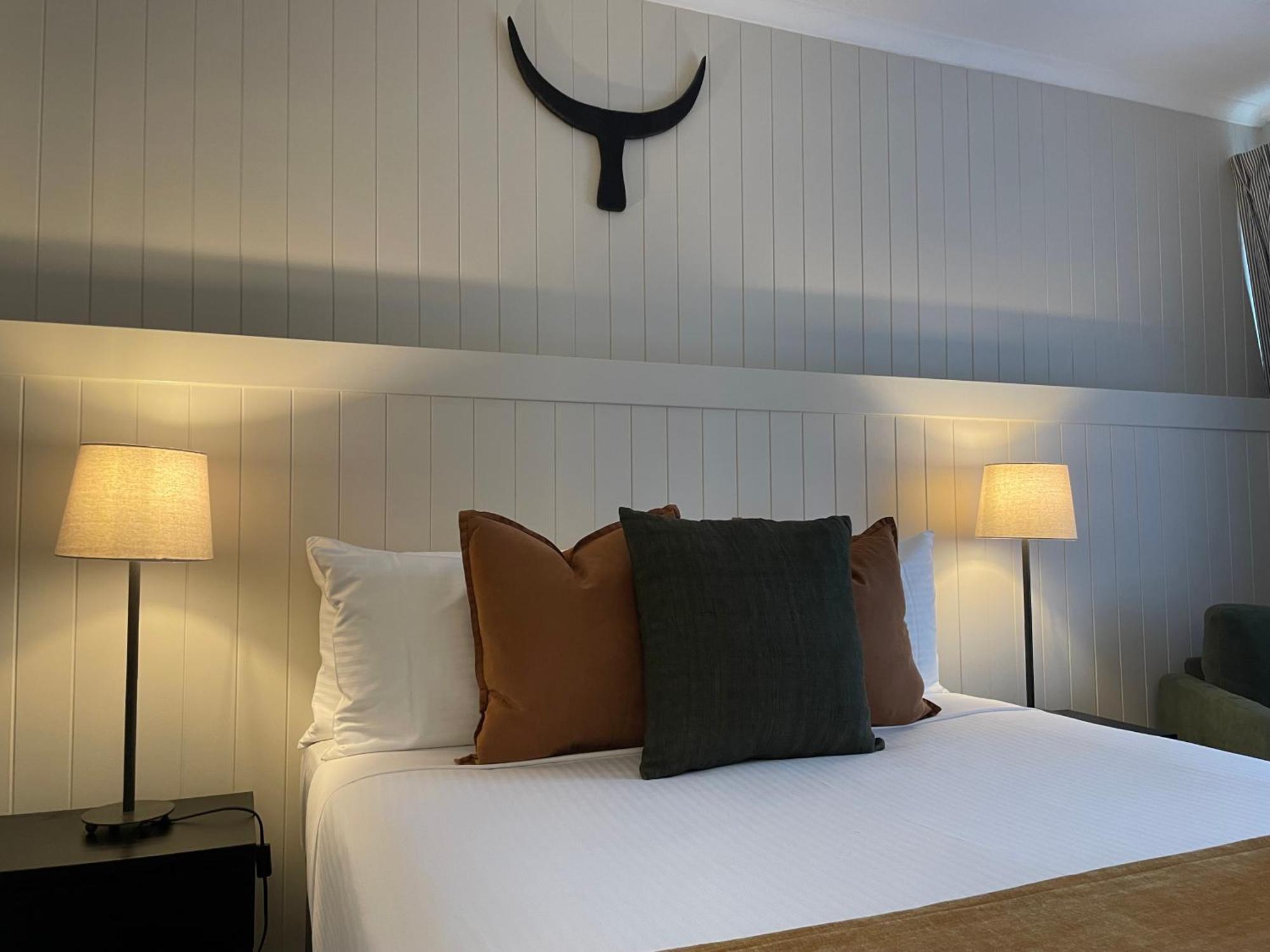 Deluxe Queen Room,1588124449:JPEG
