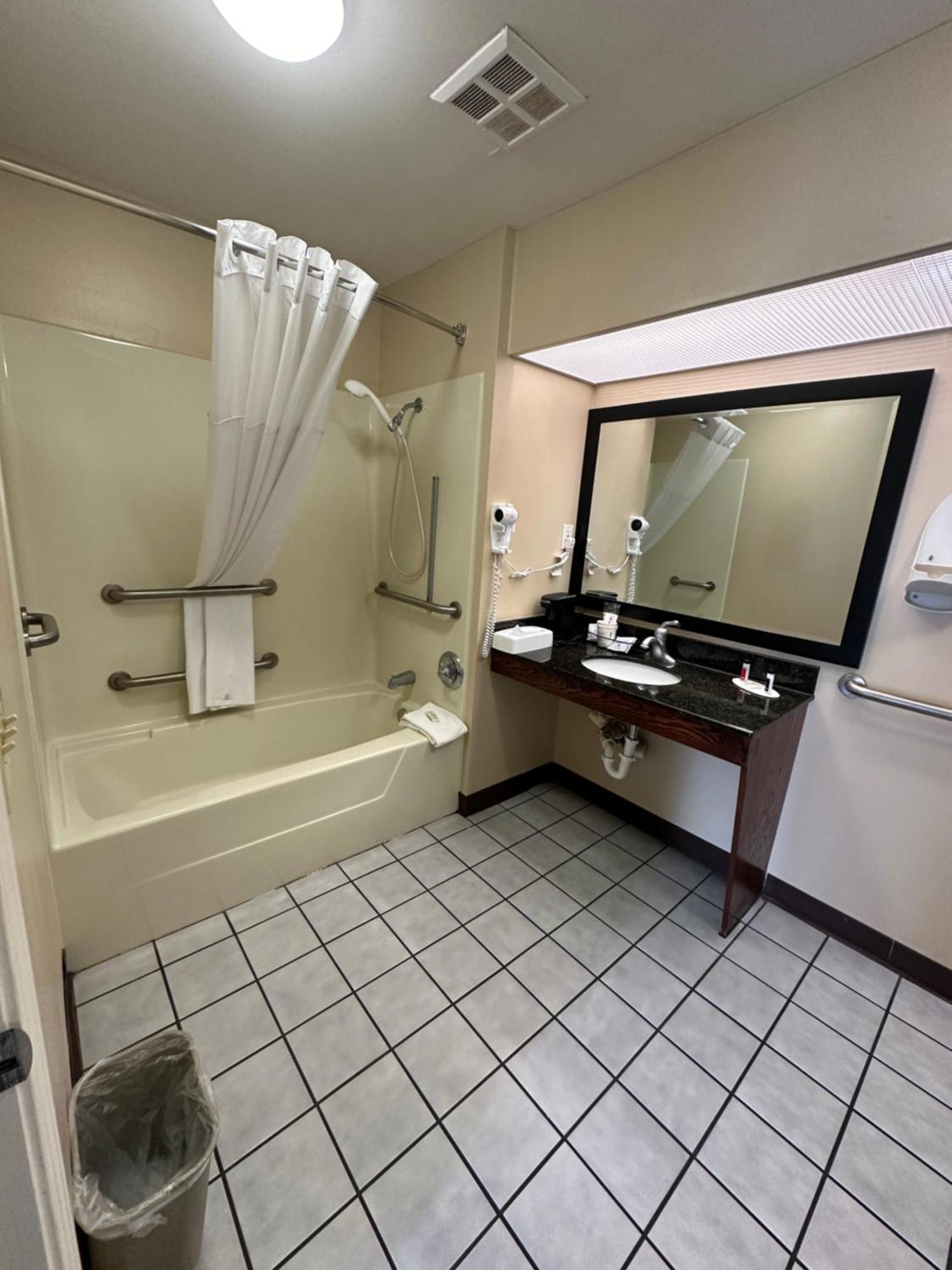 King Room - Mobility Access/Non-Smoking
