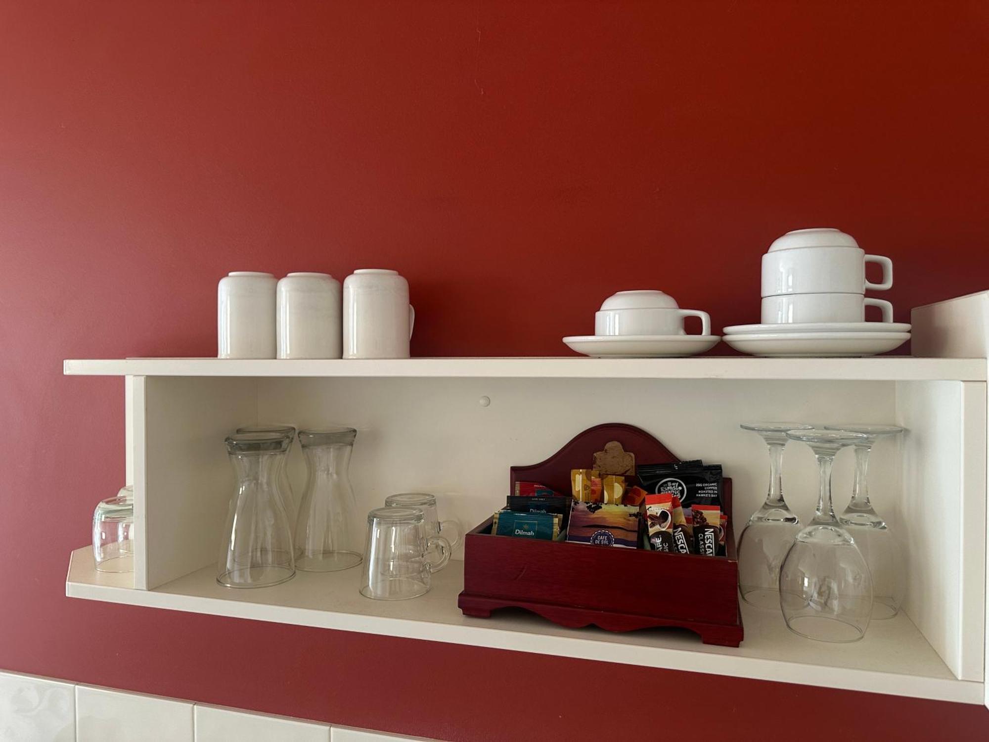 Queen Studio,1590599023:JPEG