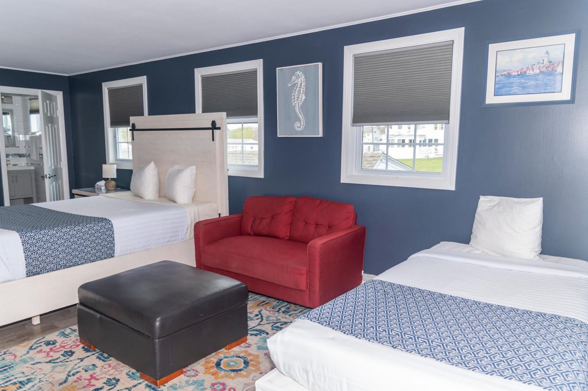 Queen Room with Single Bed and Single Sofa Bed - No Pets