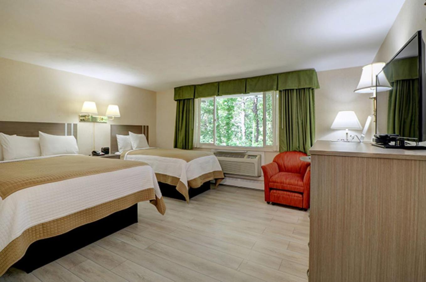 Queen Room with Twin Bed