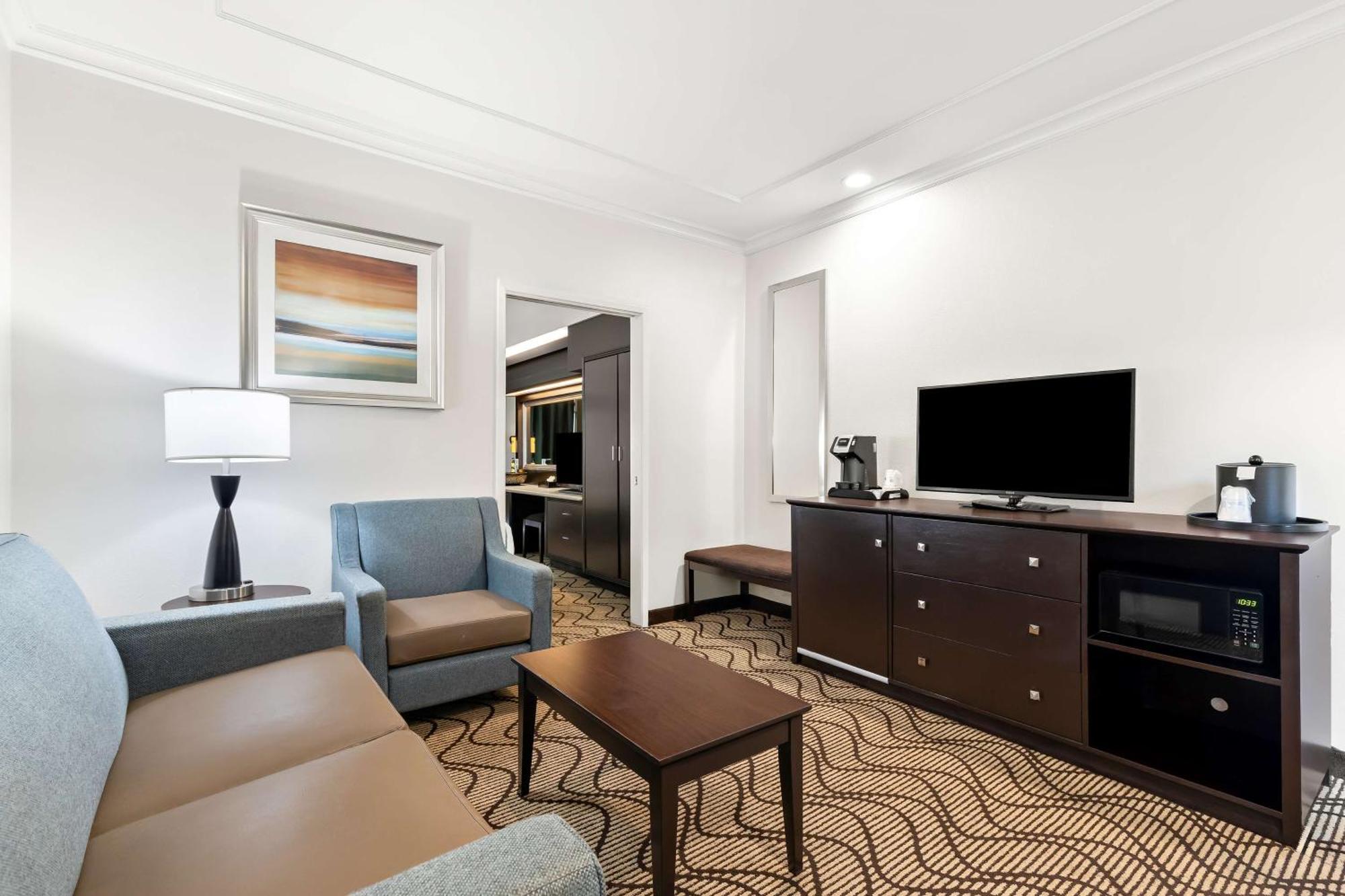 Queen Suite with Two Queen Beds and Sofa Bed - Pet Friendly/Non-Smoking