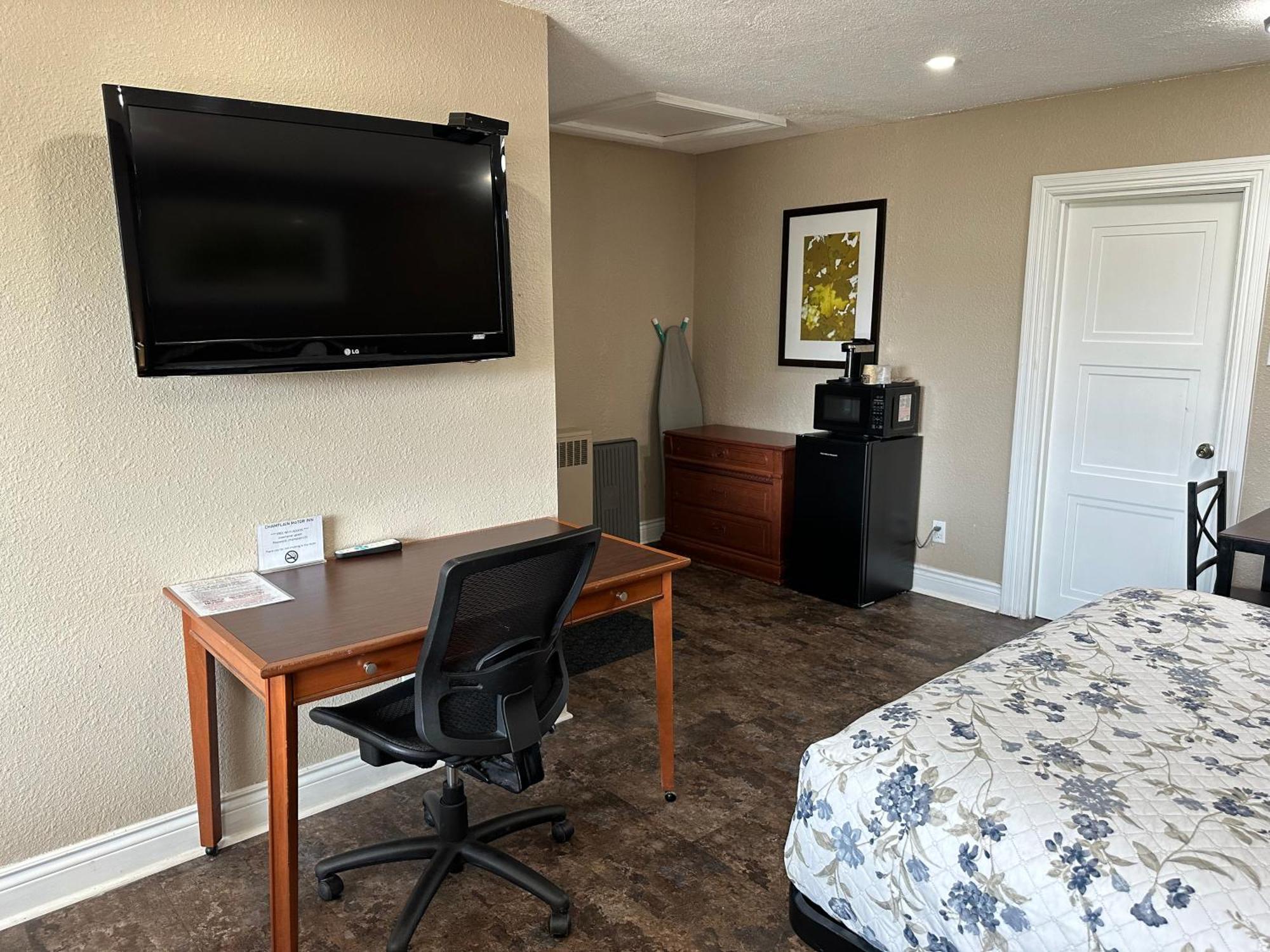 Queen Room,1608345899:JPEG