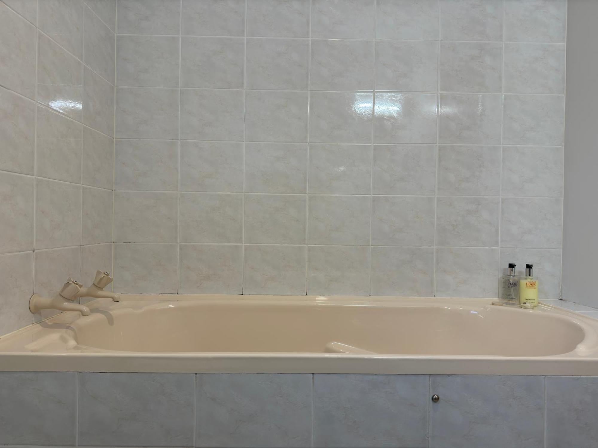 Studio with Spa Bath,1609724213:JPEG