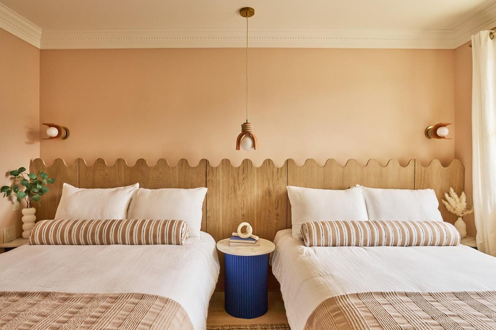 Deluxe Queen Suite