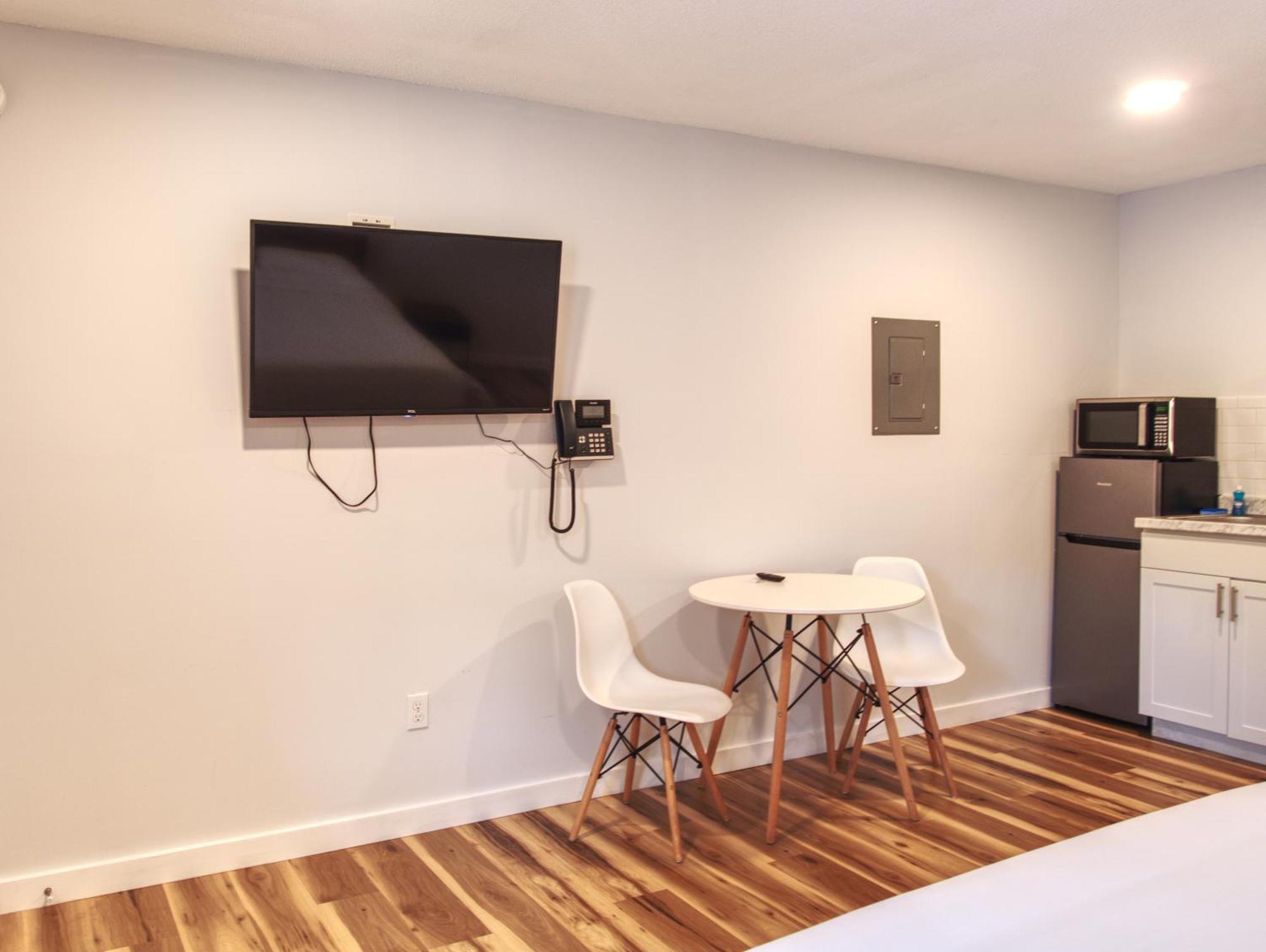 Deluxe Studio