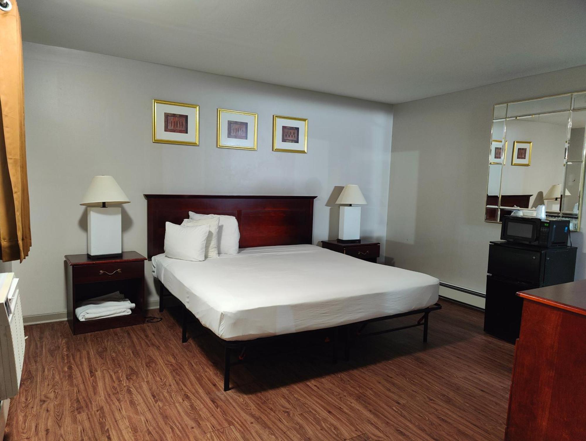 Standard King Room - Non-Smoking