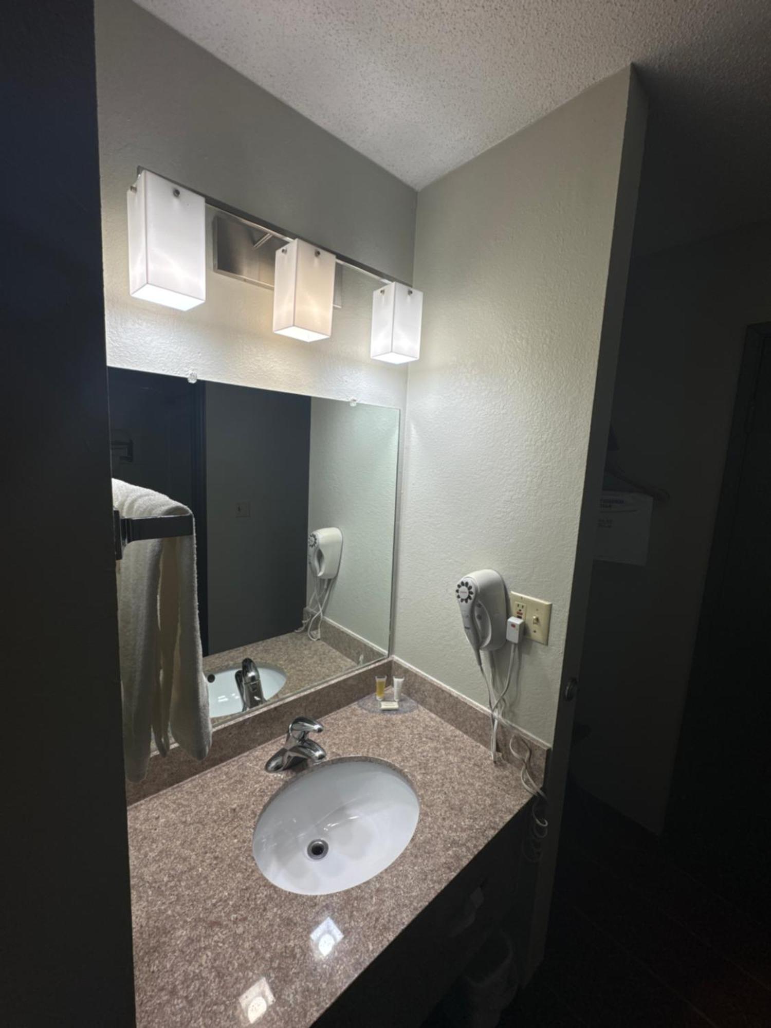 King Room - Non-Smoking