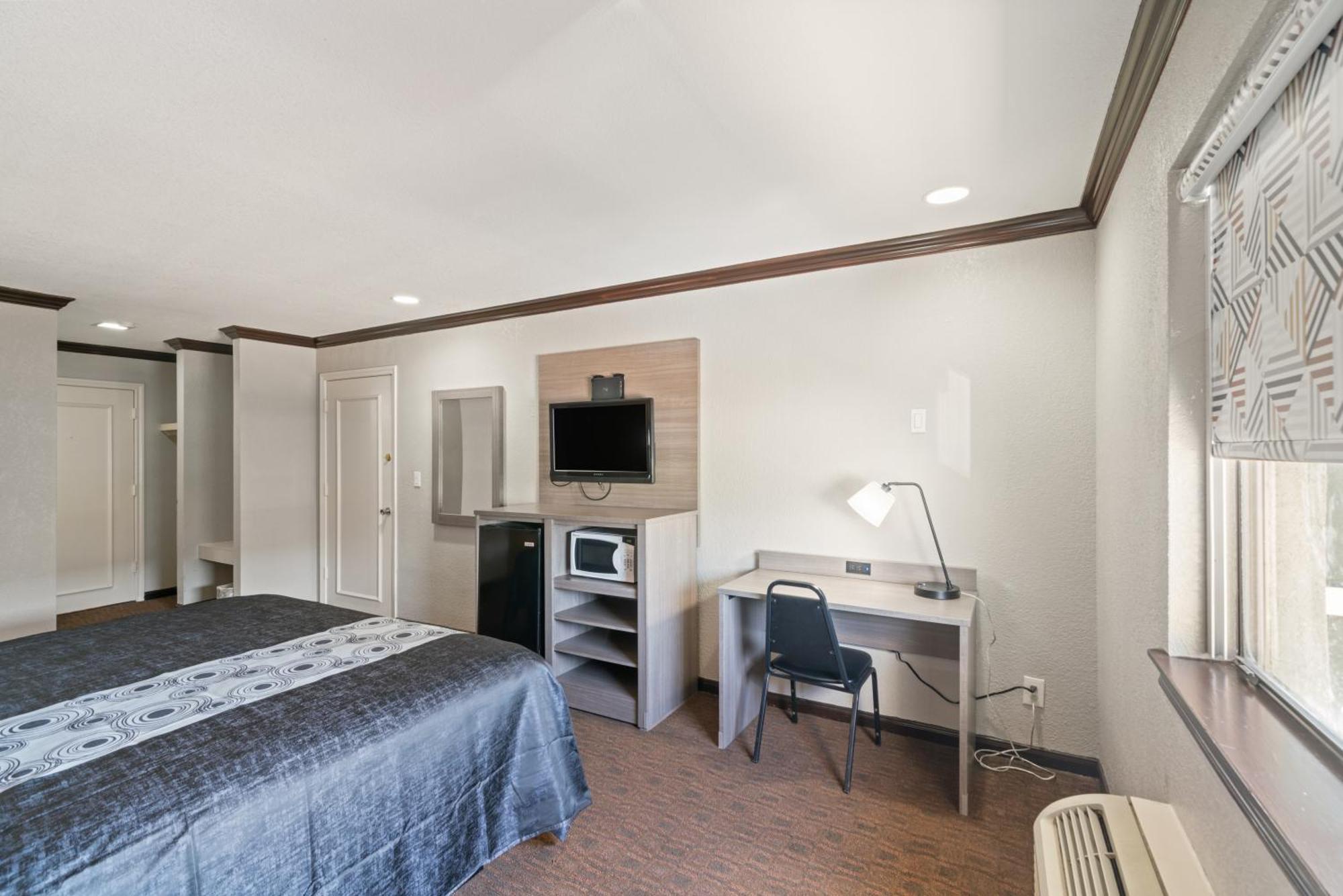 King Room - Non-Smoking