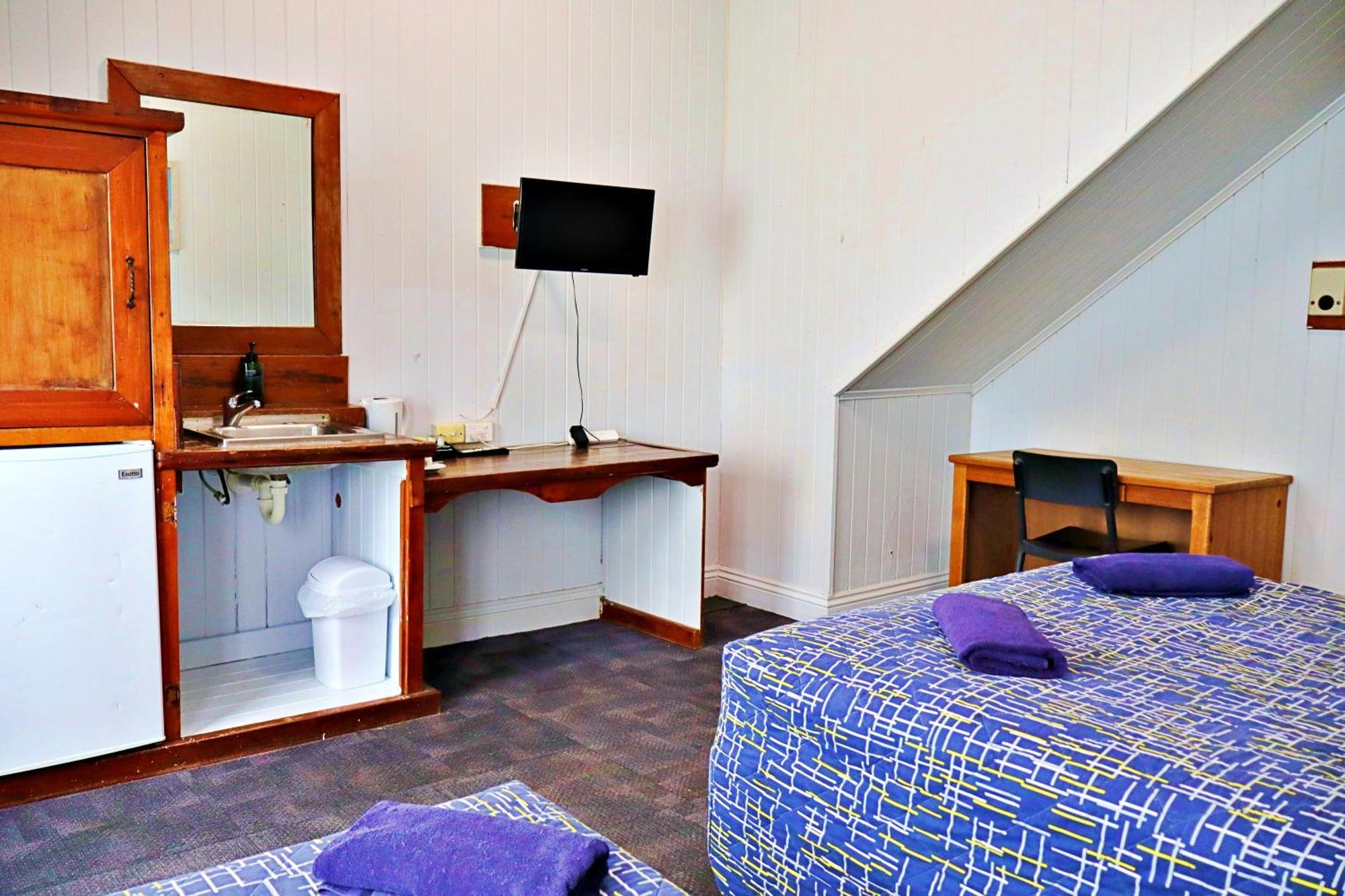 Basic Triple Room with Shared Bathroom