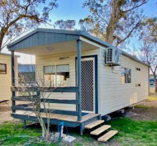 Bushland Cabin (Pet Friendly)