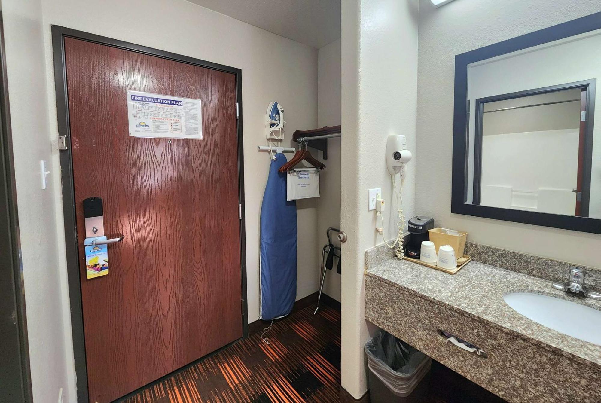 King Room - Non-Smoking