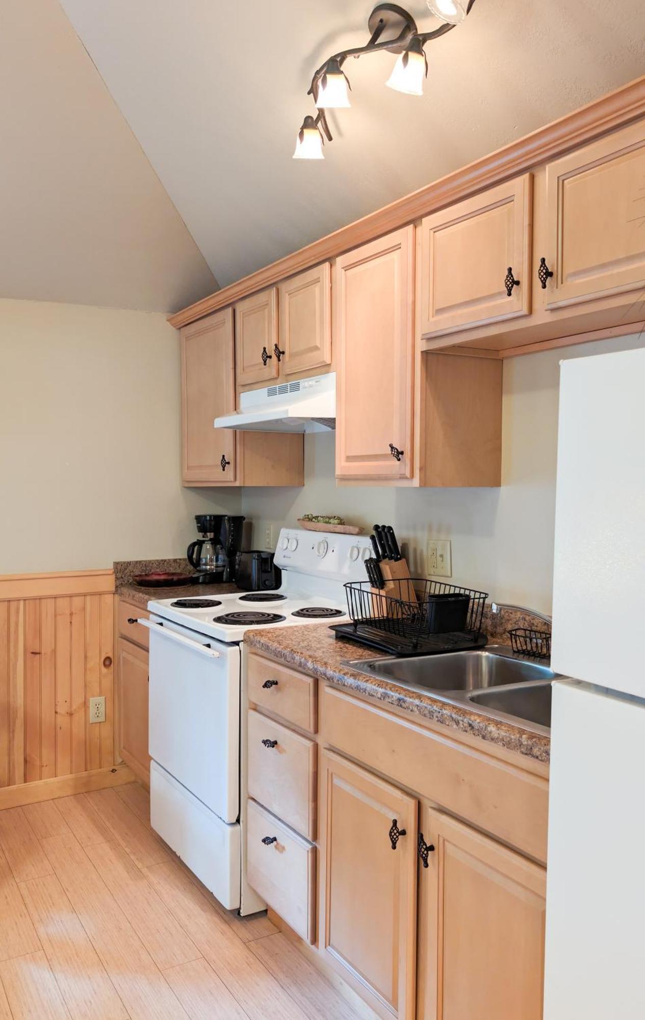 One Bedroom Cabin with Living Room, Kitchen & Small Patio,1632189127:JPEG