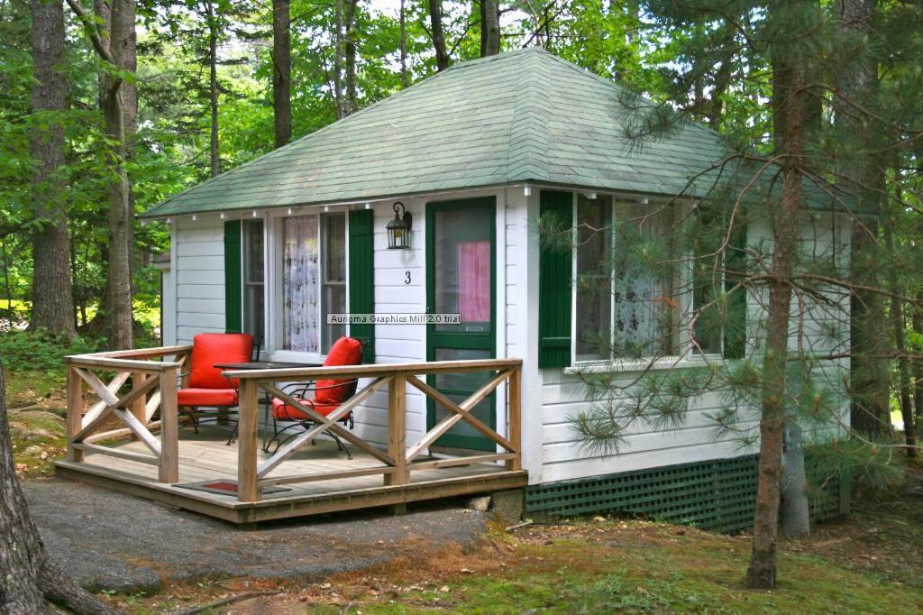 One Bedroom Cabin with Living Room, Kitchen & Small Patio