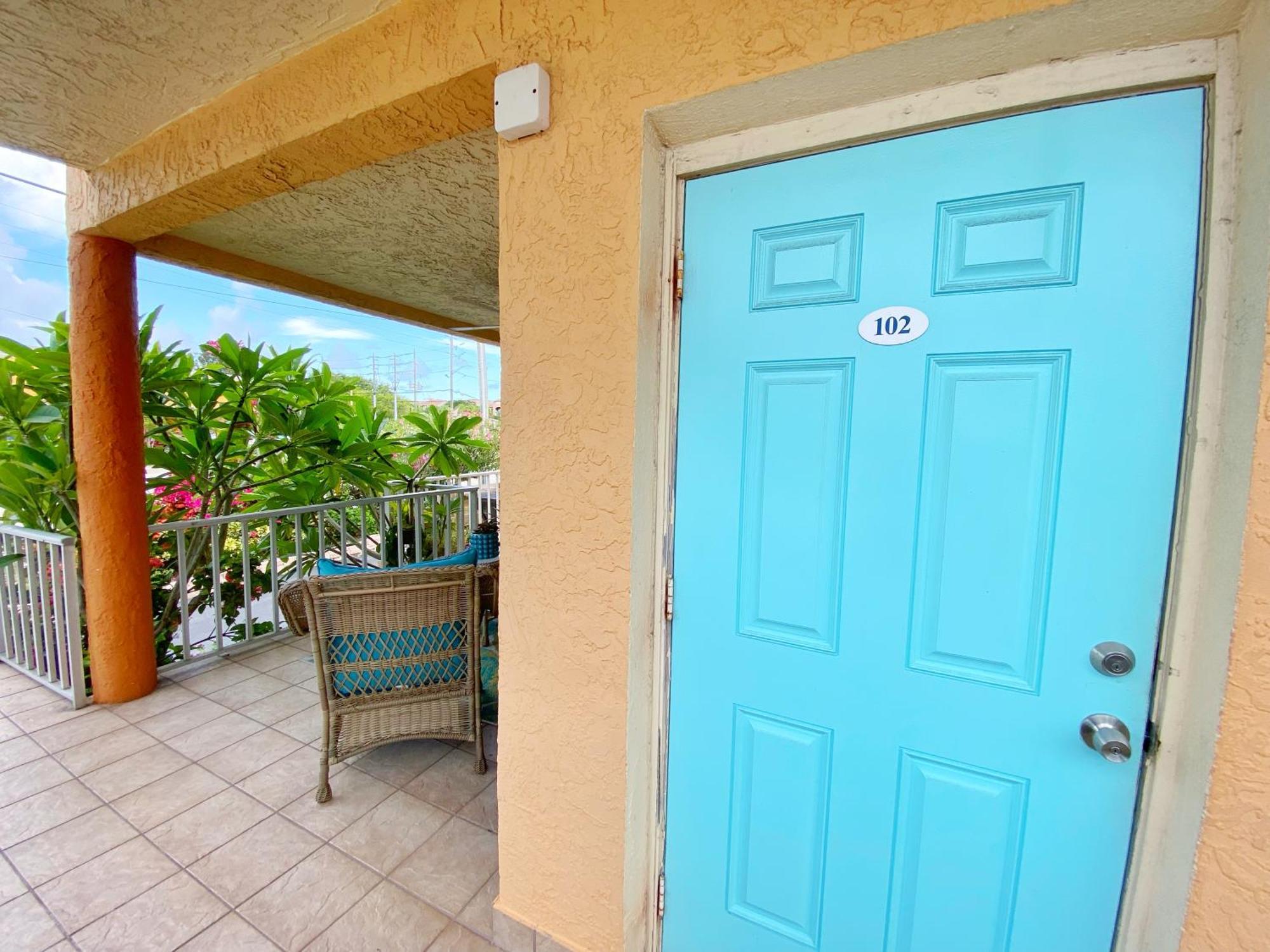 Queen Studio,1633335131:JPEG