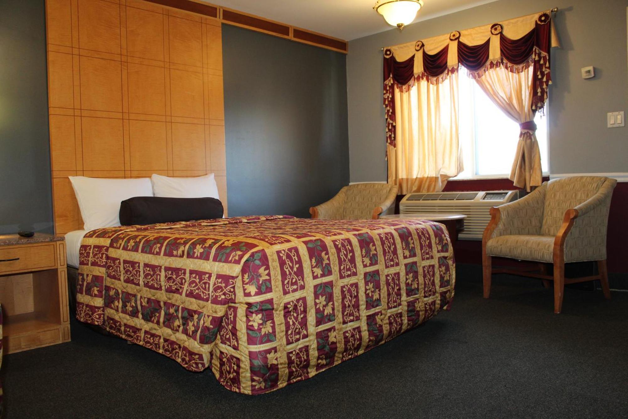Deluxe King Room - Non-Smoking