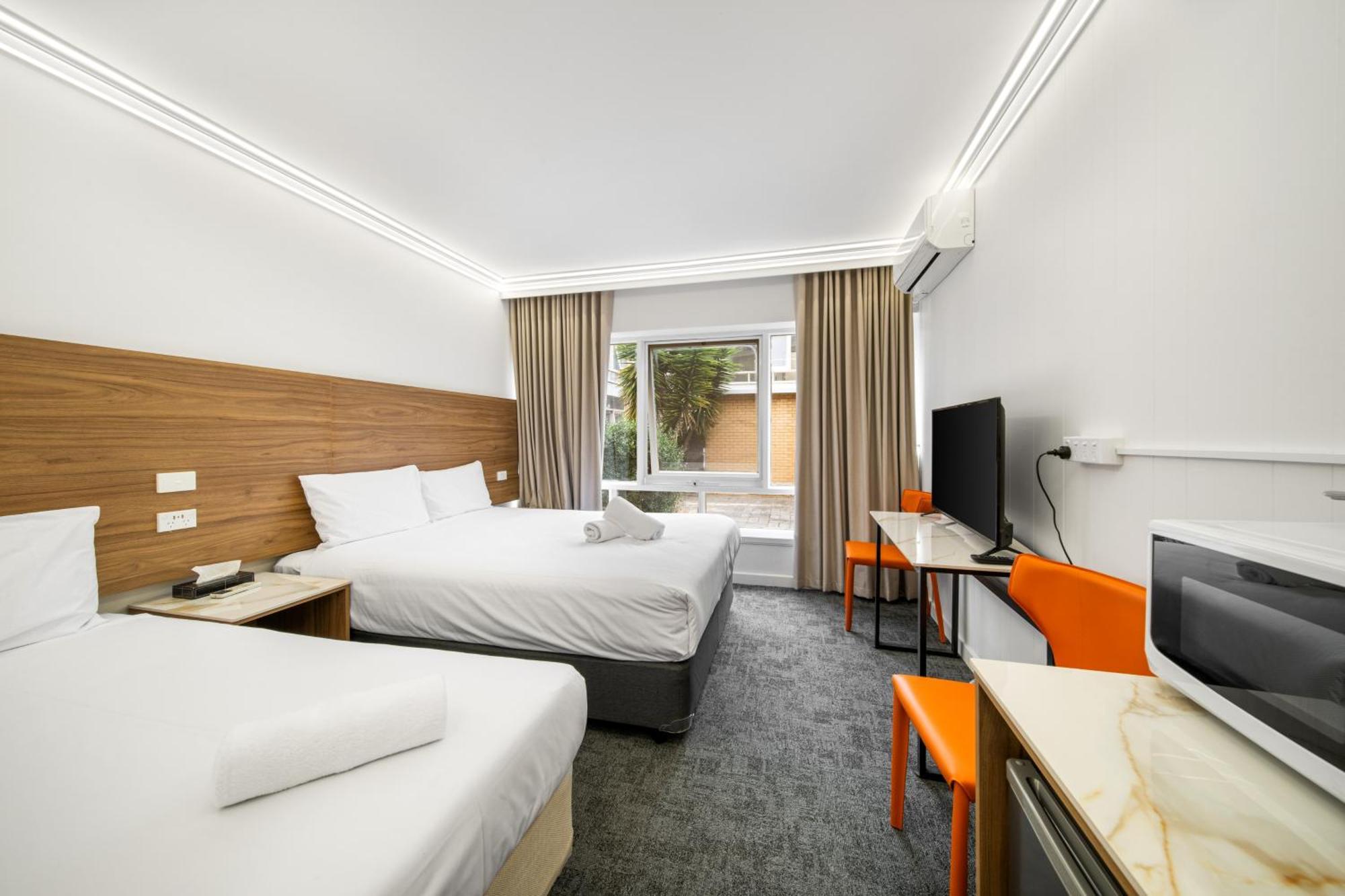 Twin Room,1634661476:JPEG
