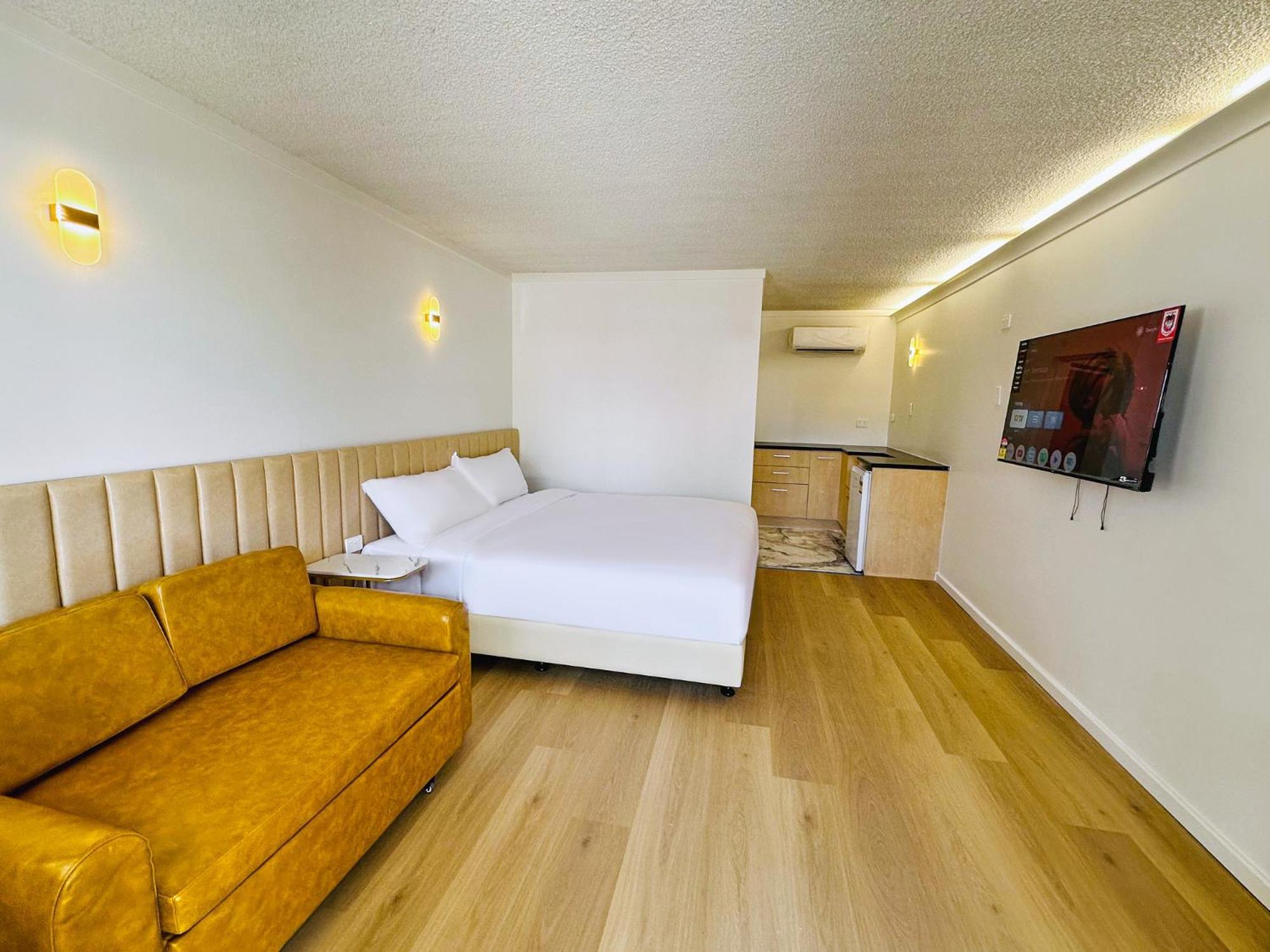 Superior King Room Sofa,1635148340:JPEG