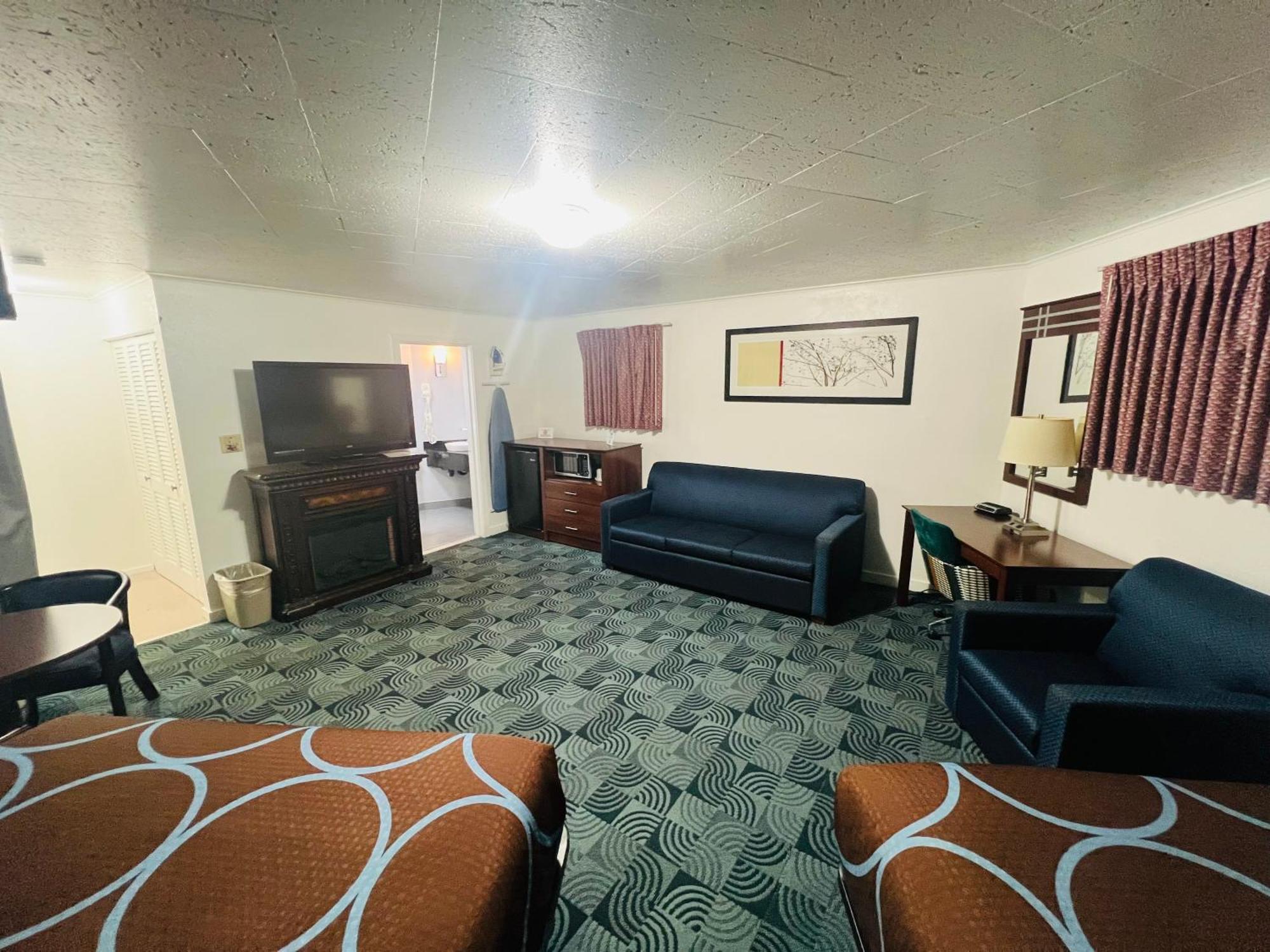 Queen Room with Two Queen Beds and Sofa Bed