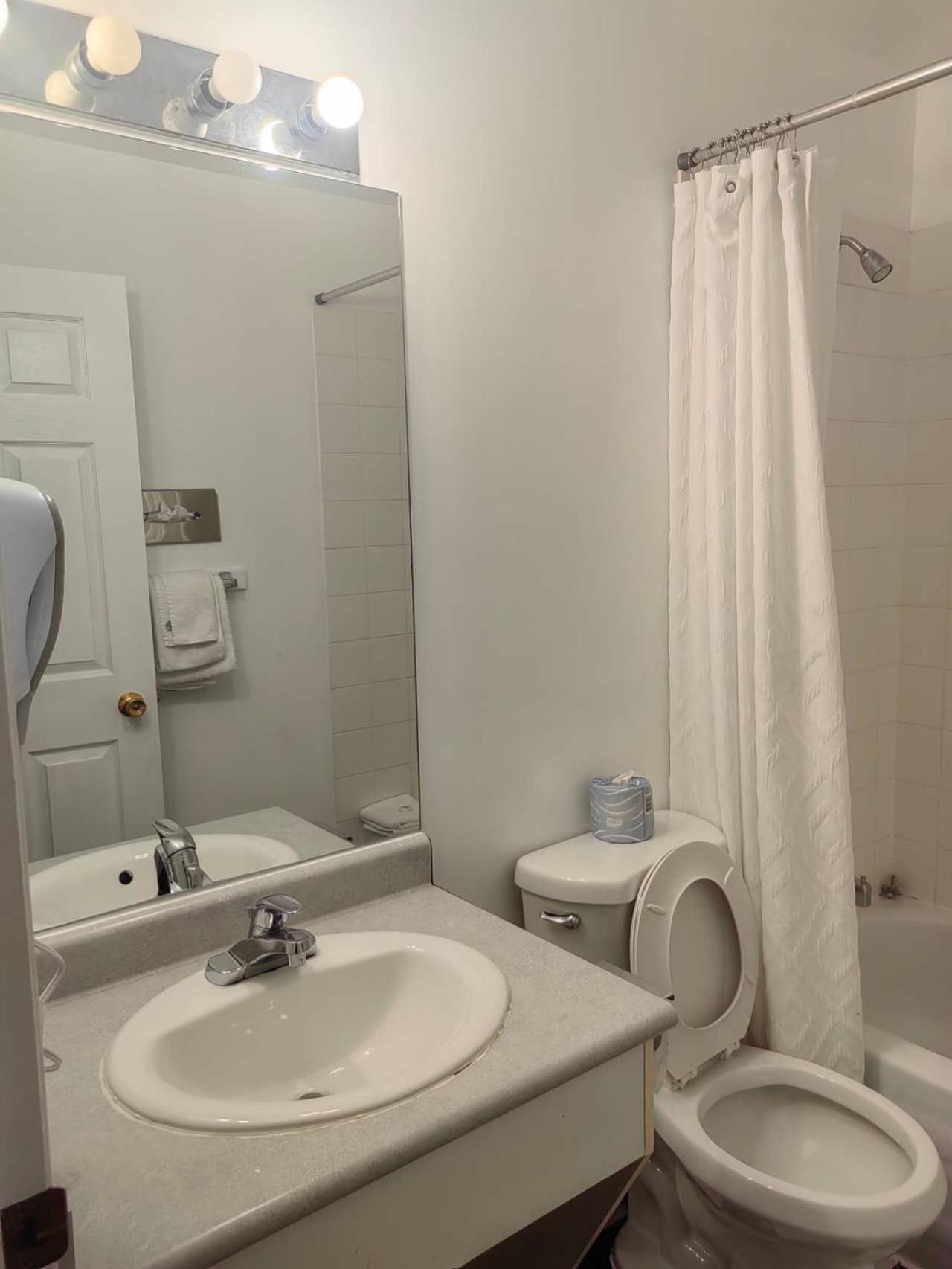 Standard Queen Room,1636008157:JPEG