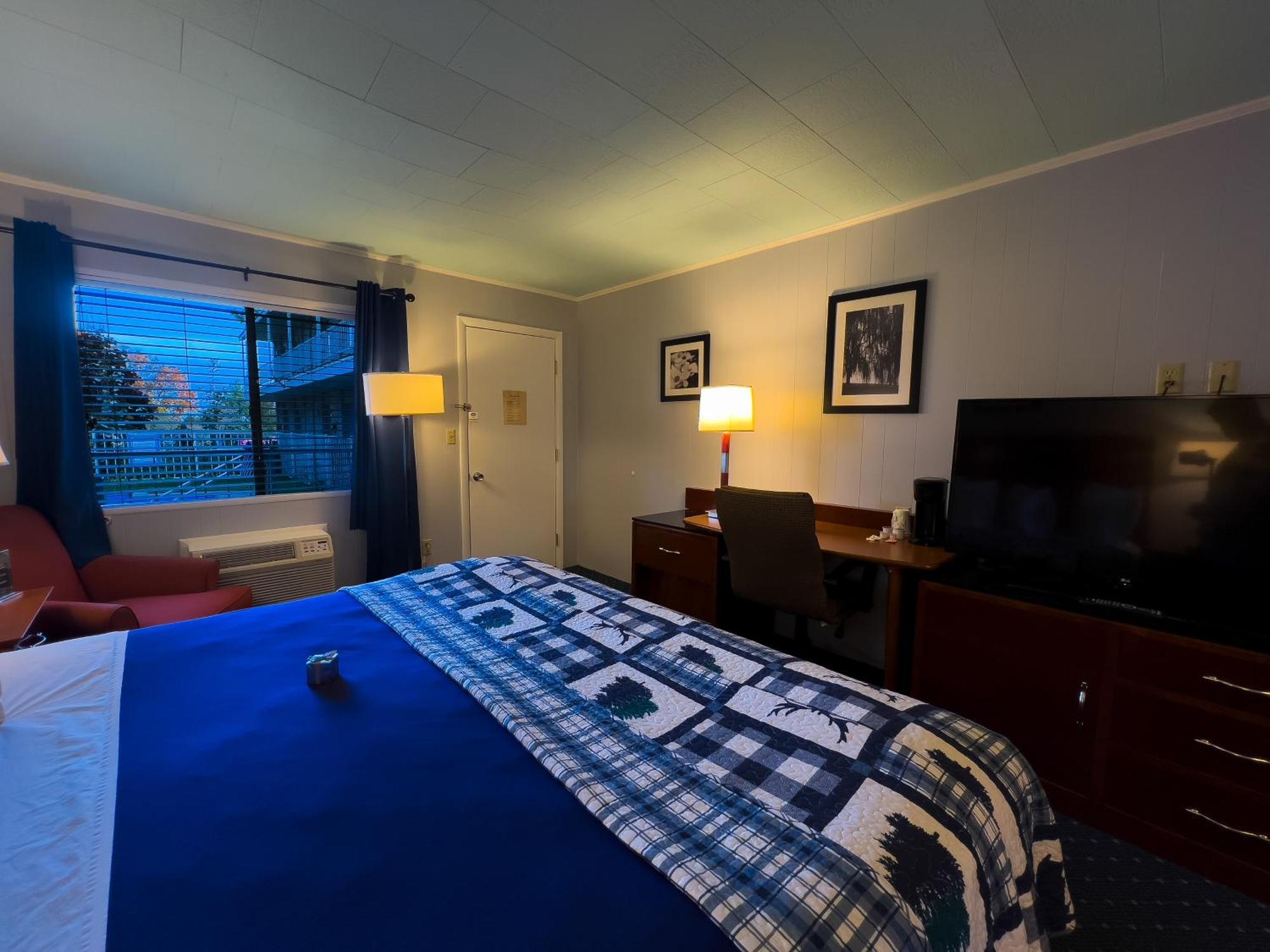 King Room with Pool View