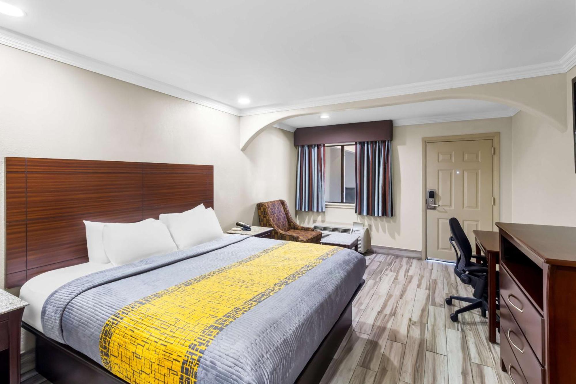 One-Bedroom Suite