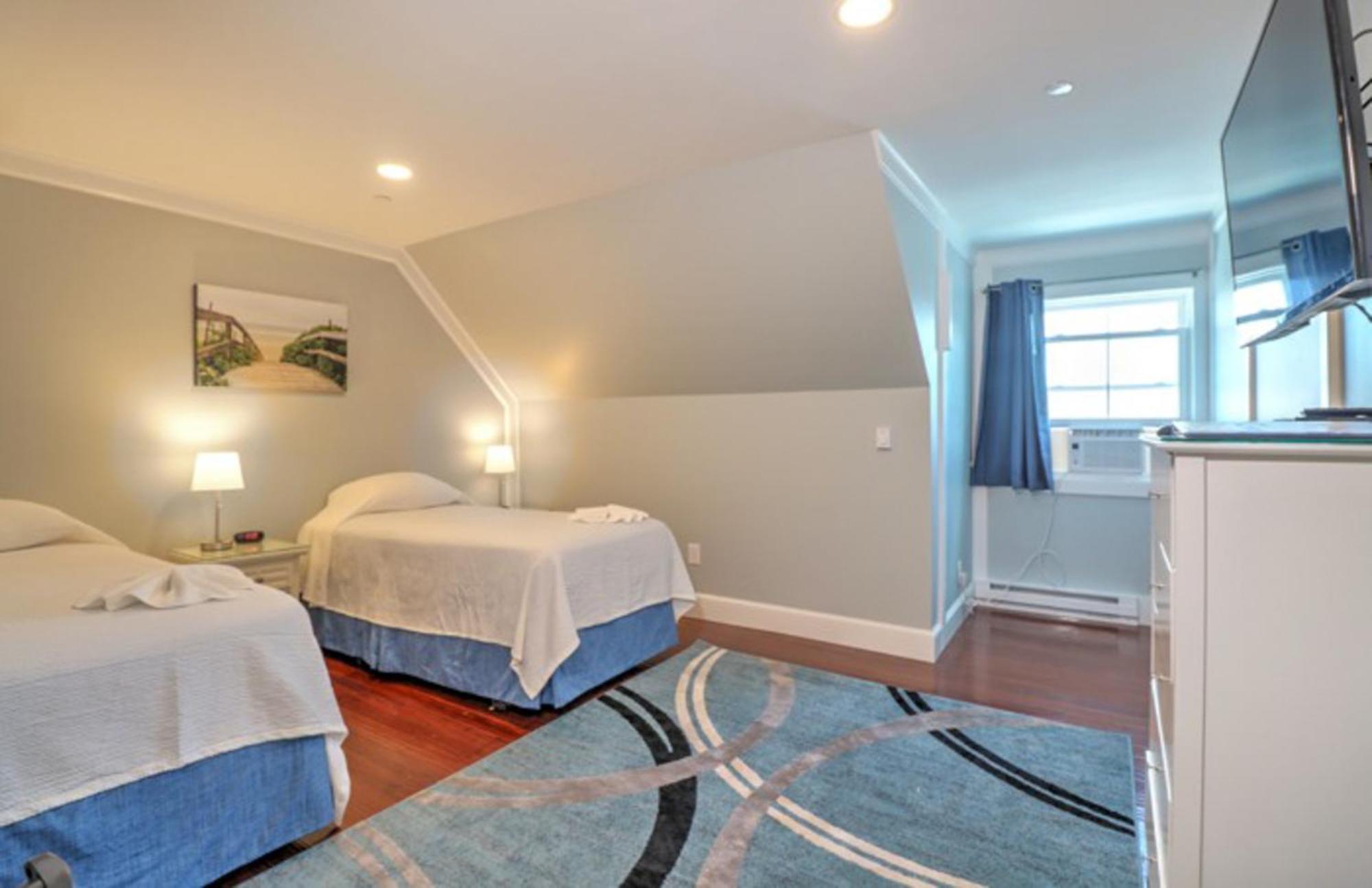 Distant ocean view. 2 bedroom apartment. Full kitchen. Inn Building.