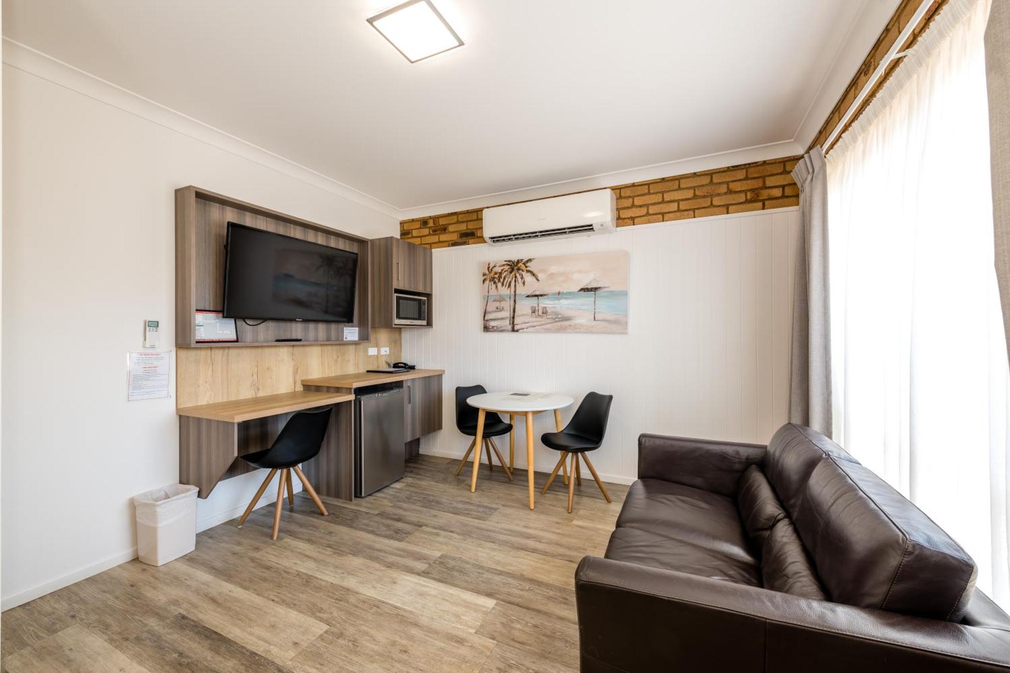 Family Room,1645026111:JPEG