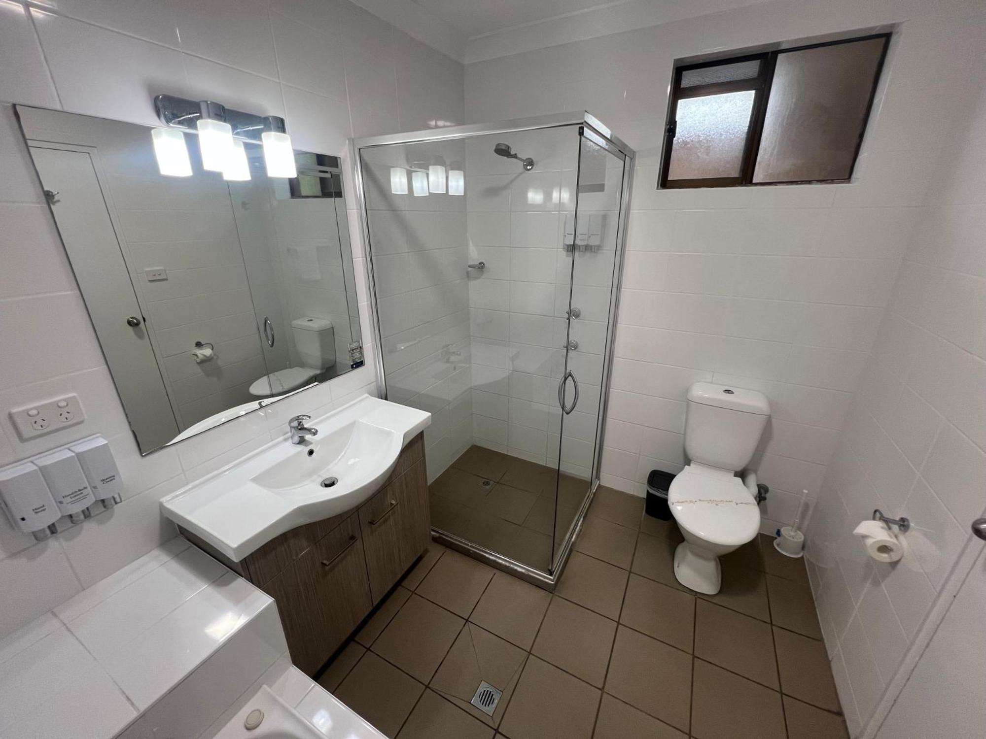 Deluxe Queen Room,1646358609:JPEG