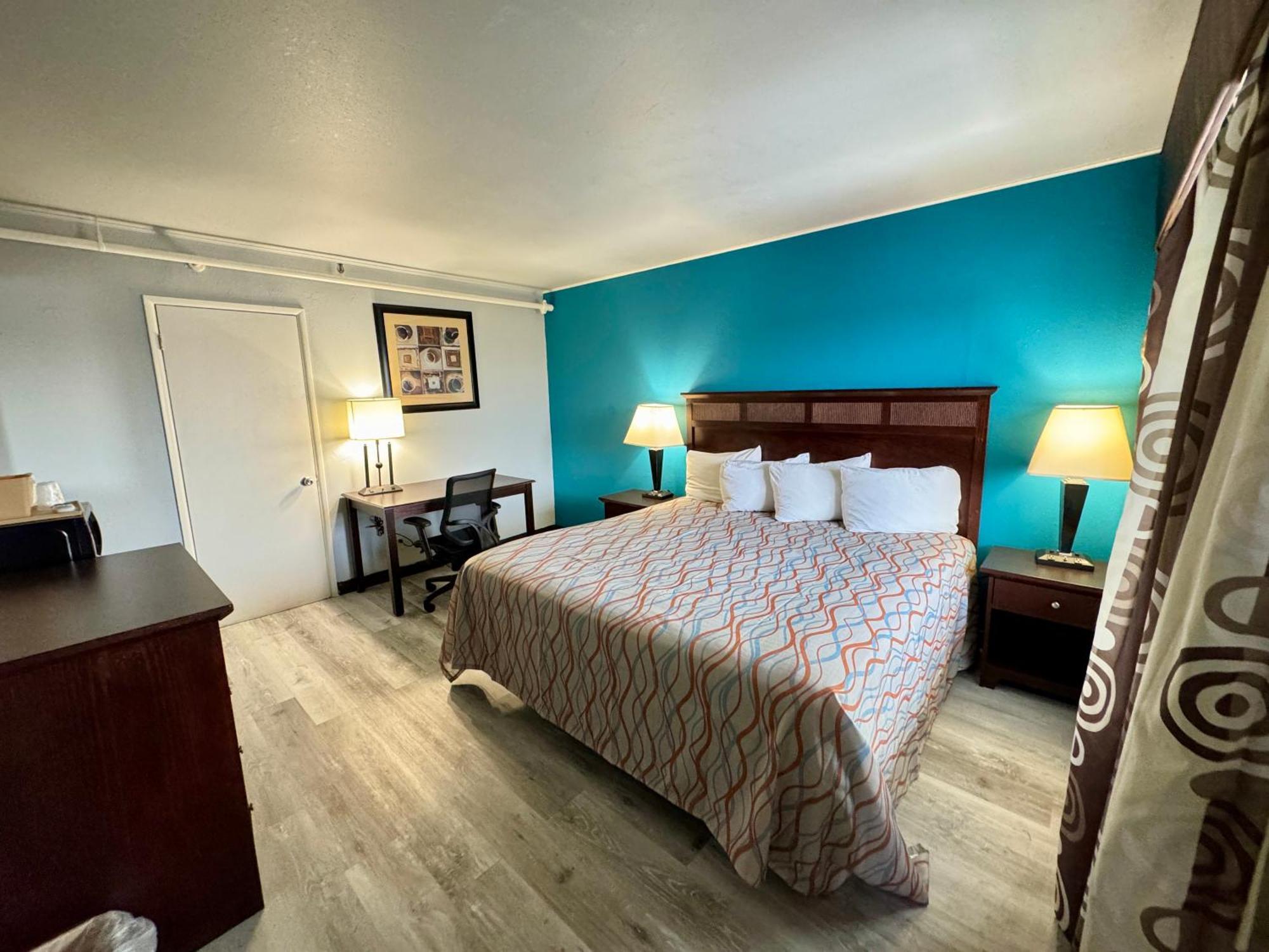 Deluxe King Room