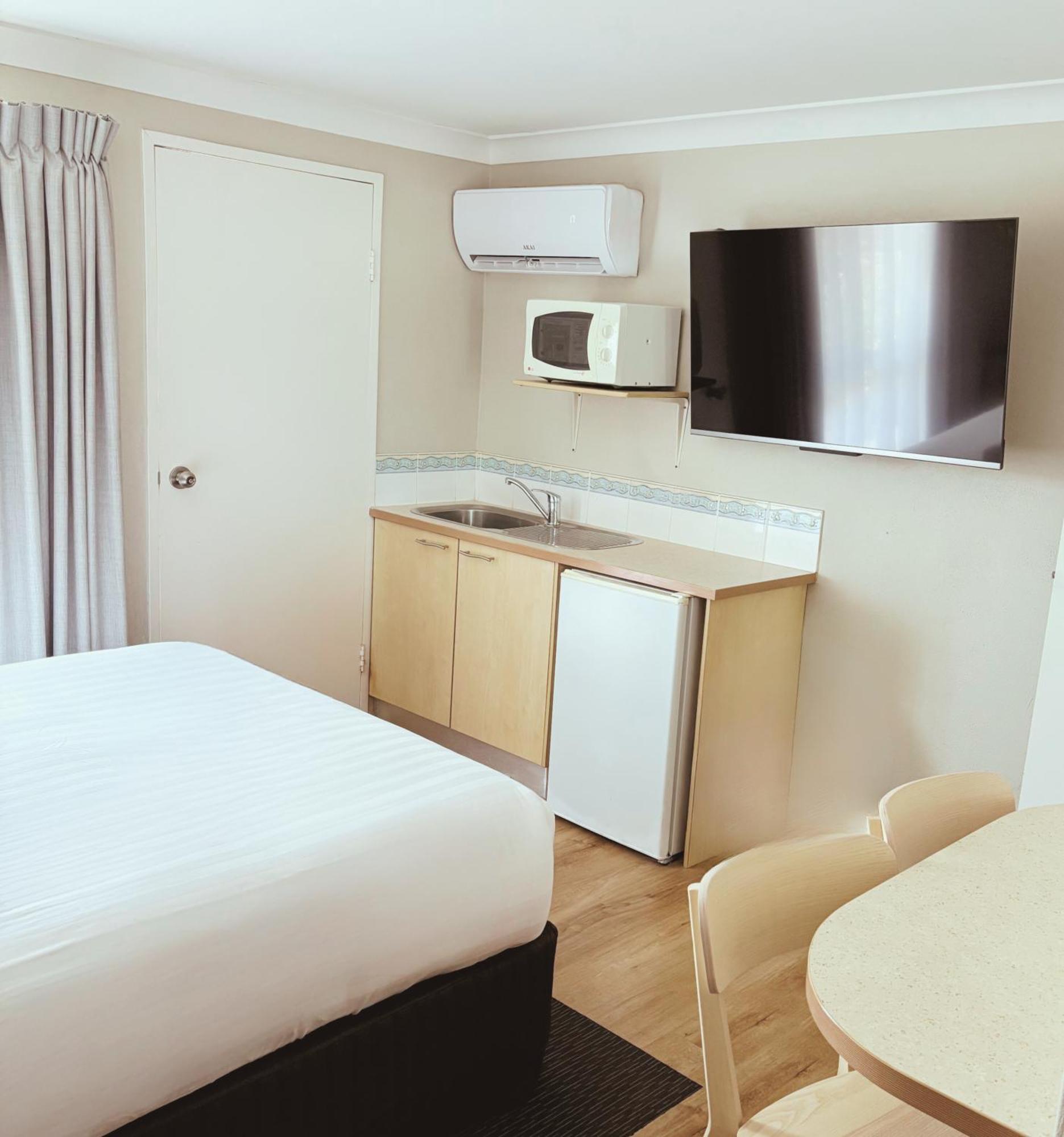 Queen Cosy Room