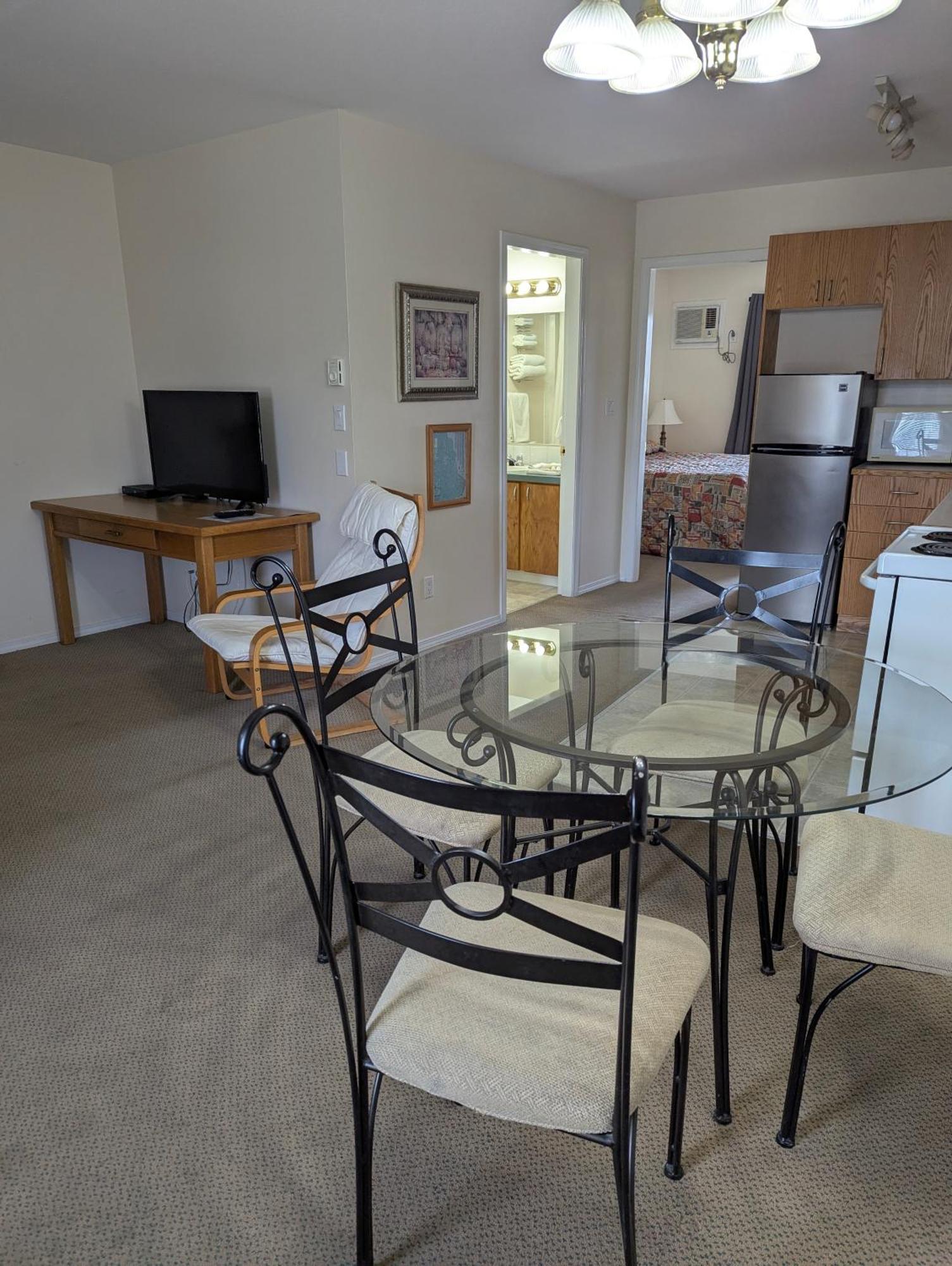 Deluxe King Suite
