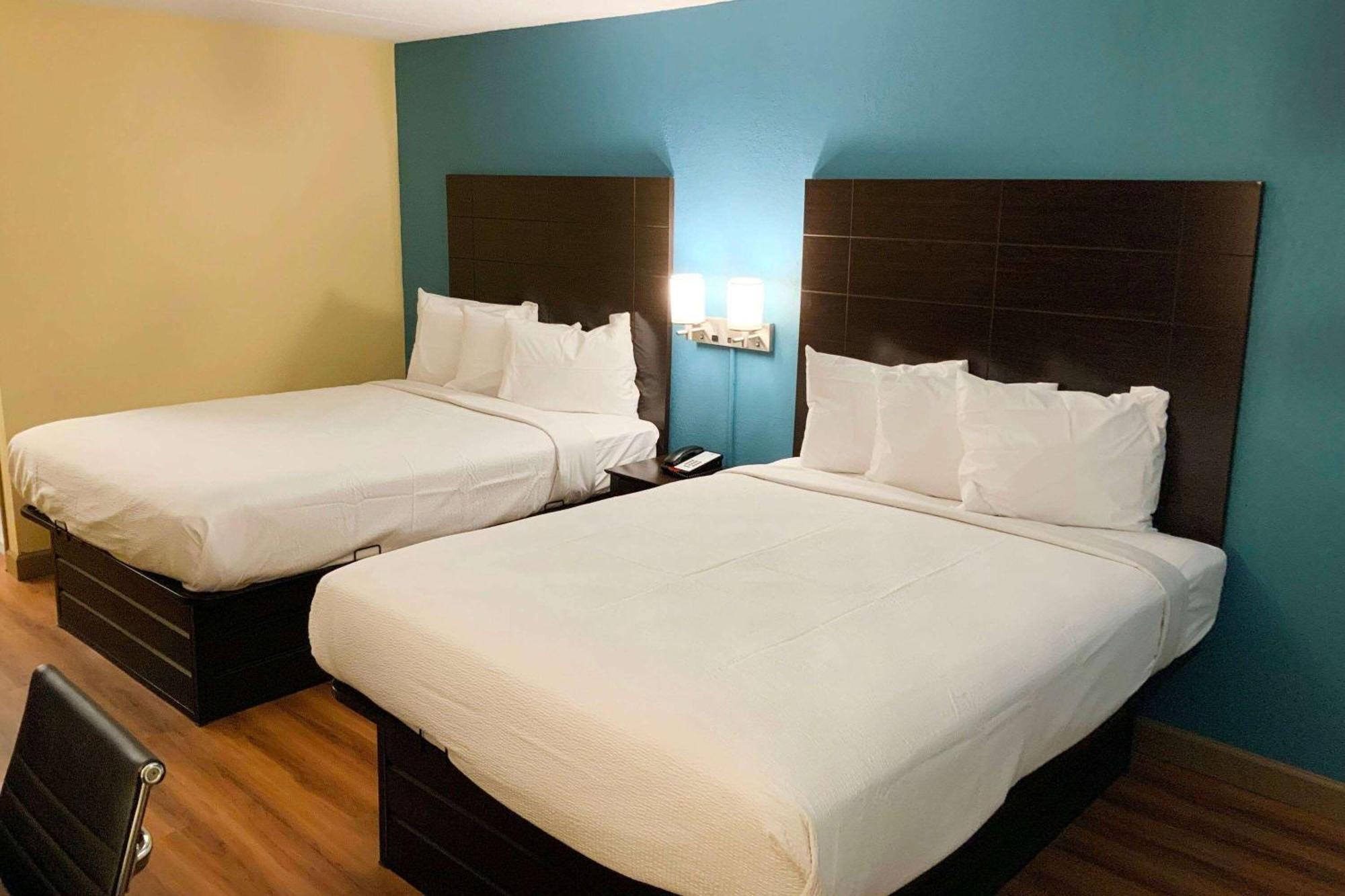 Queen Room with Two Queen Beds - Non-Smoking