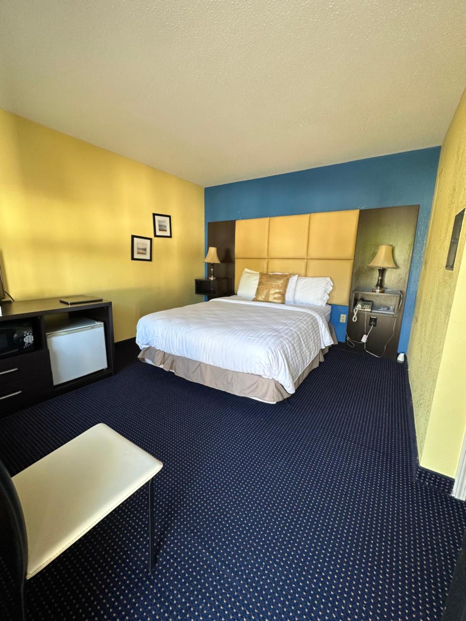 Deluxe Queen Room